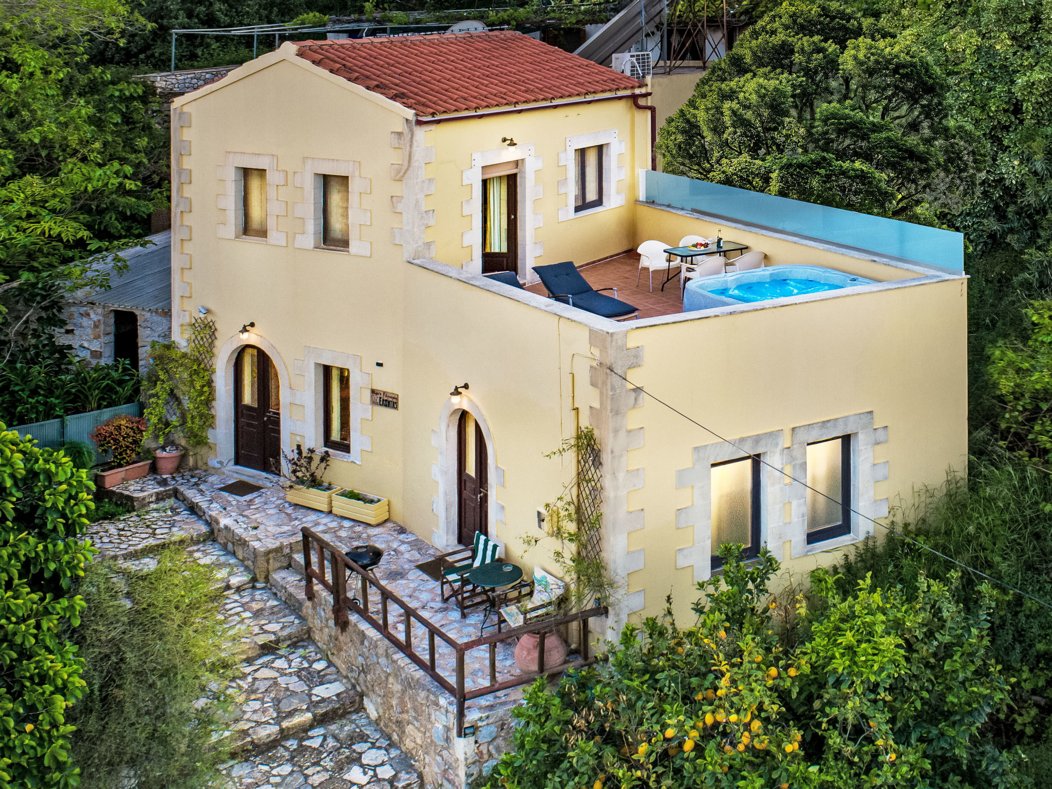 "Villa Erontas" mit Blick auf das Wasser