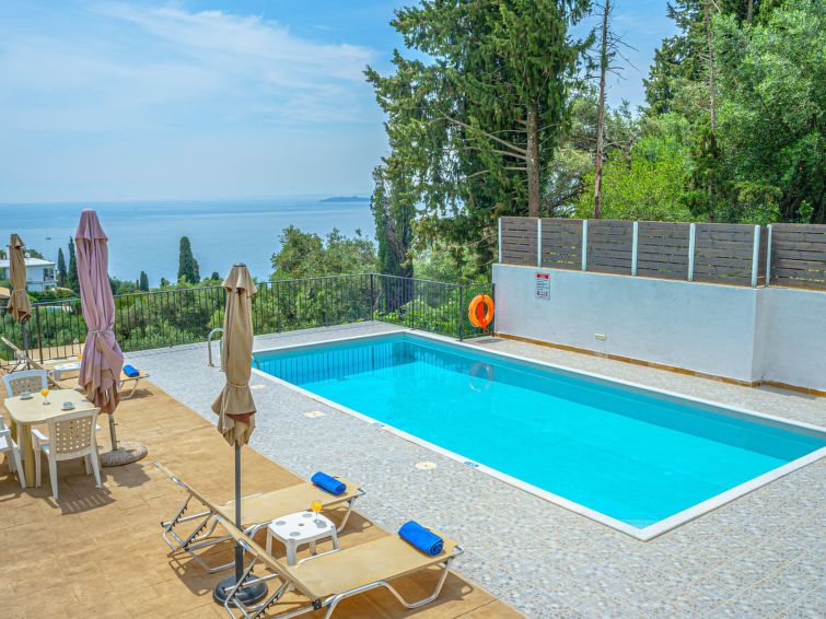 in Nisaki mit Pool