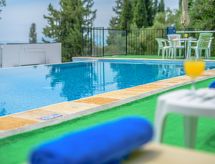"Zeus" mit Infinity Pool