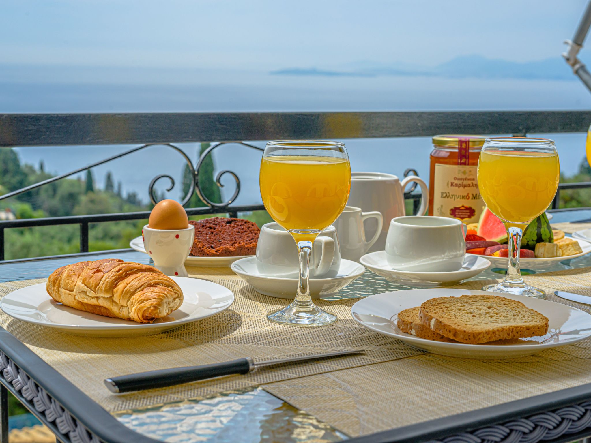 "Zeus" mit Infinity Pool-Draußen