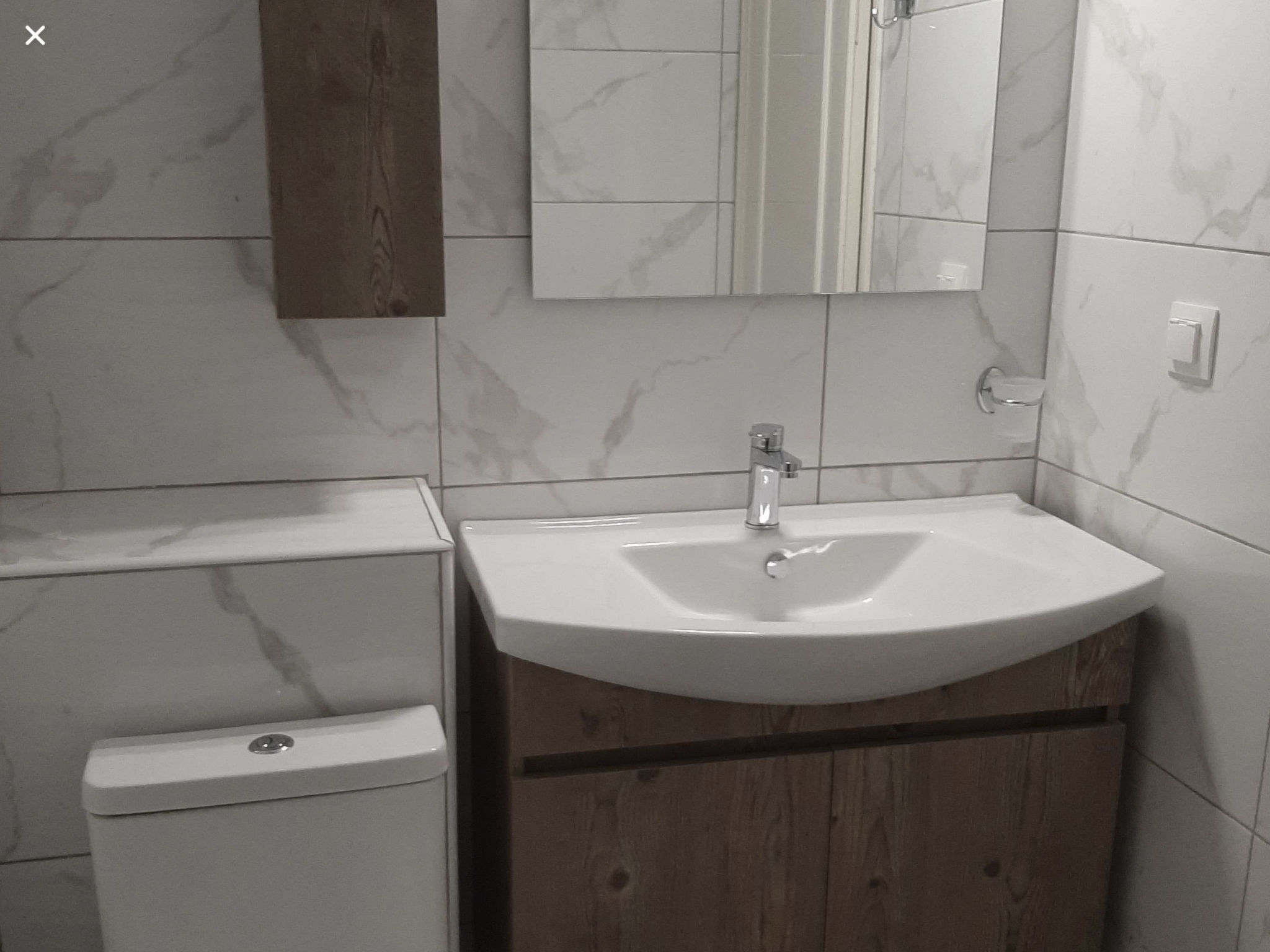 "Zeus" mit Infinity Pool-Drinnen