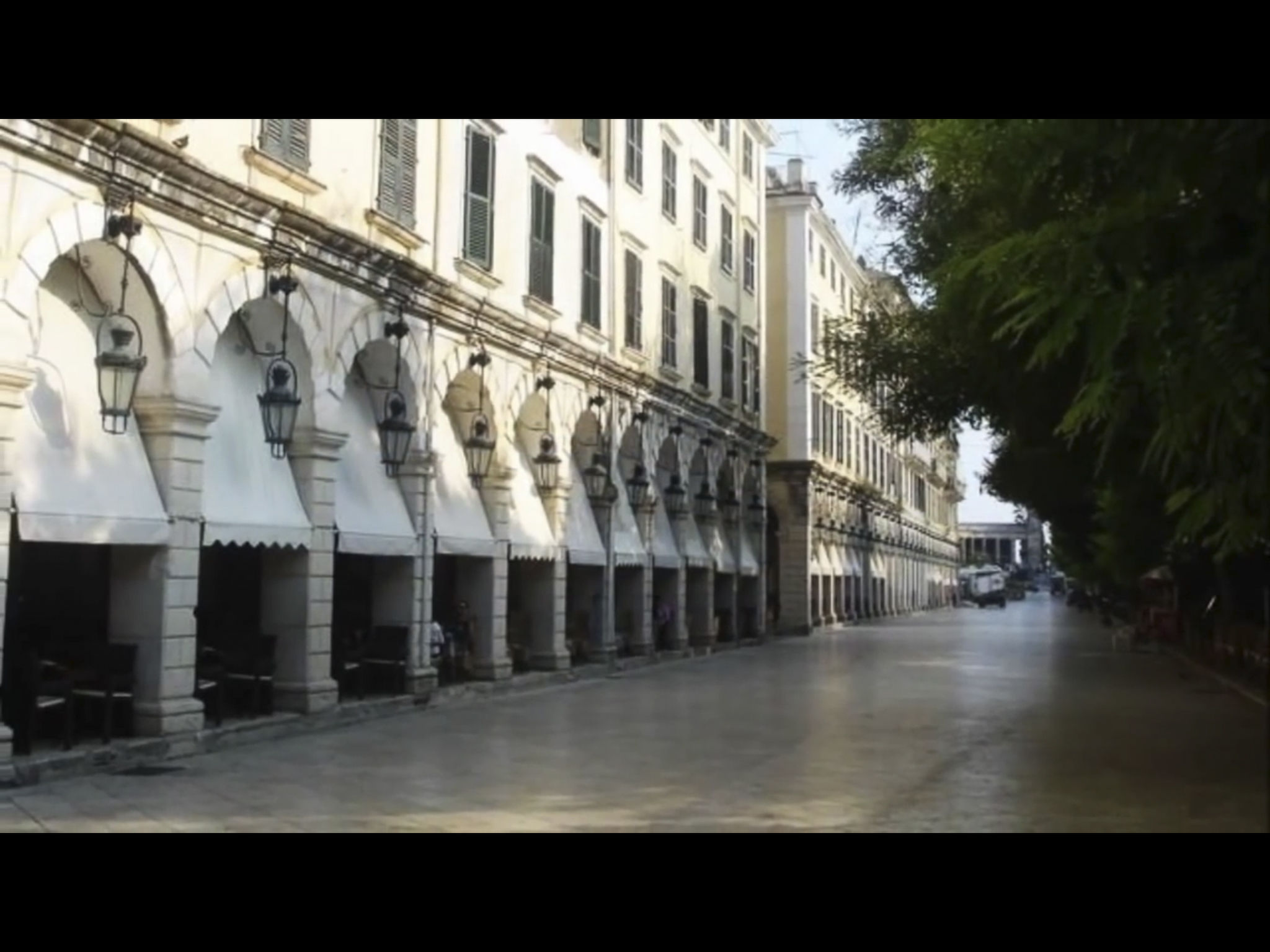 "Zeus" mit Infinity Pool-Draußen