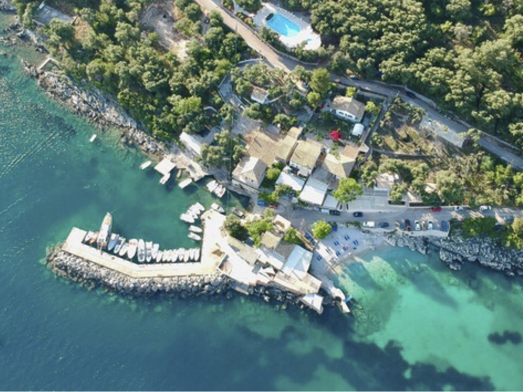 "Zeus" mit Infinity Pool-Draußen