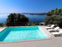 "Faiax" mit eigenem Pool