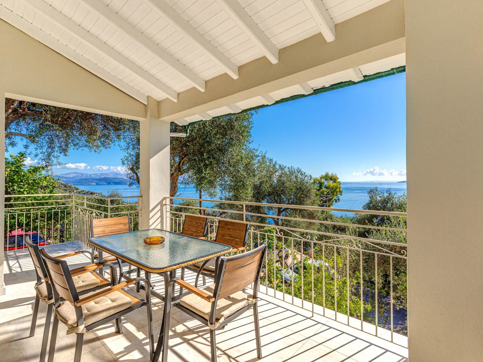 "Villa Nafsika"-Binnen