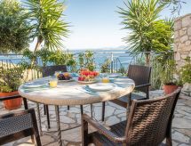 Villa Sotiris mit Pool und herrlichem Meerblick