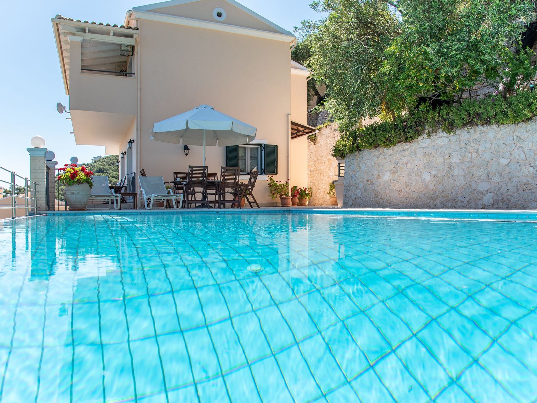 Villa Anthula mit Pool und herrlichem Meerblick-Binnen