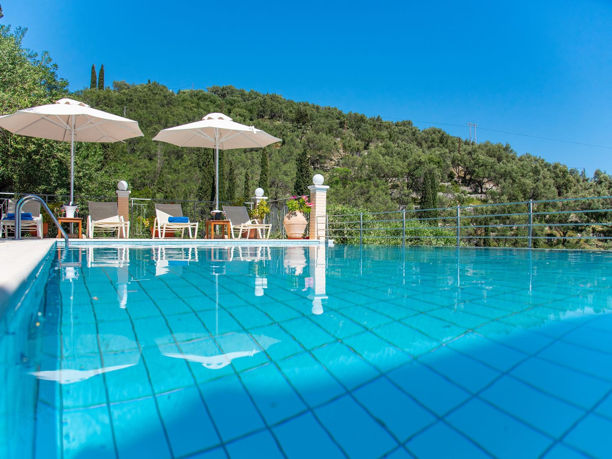 Villa Anthula mit Pool und herrlichem Meerblick-Binnen