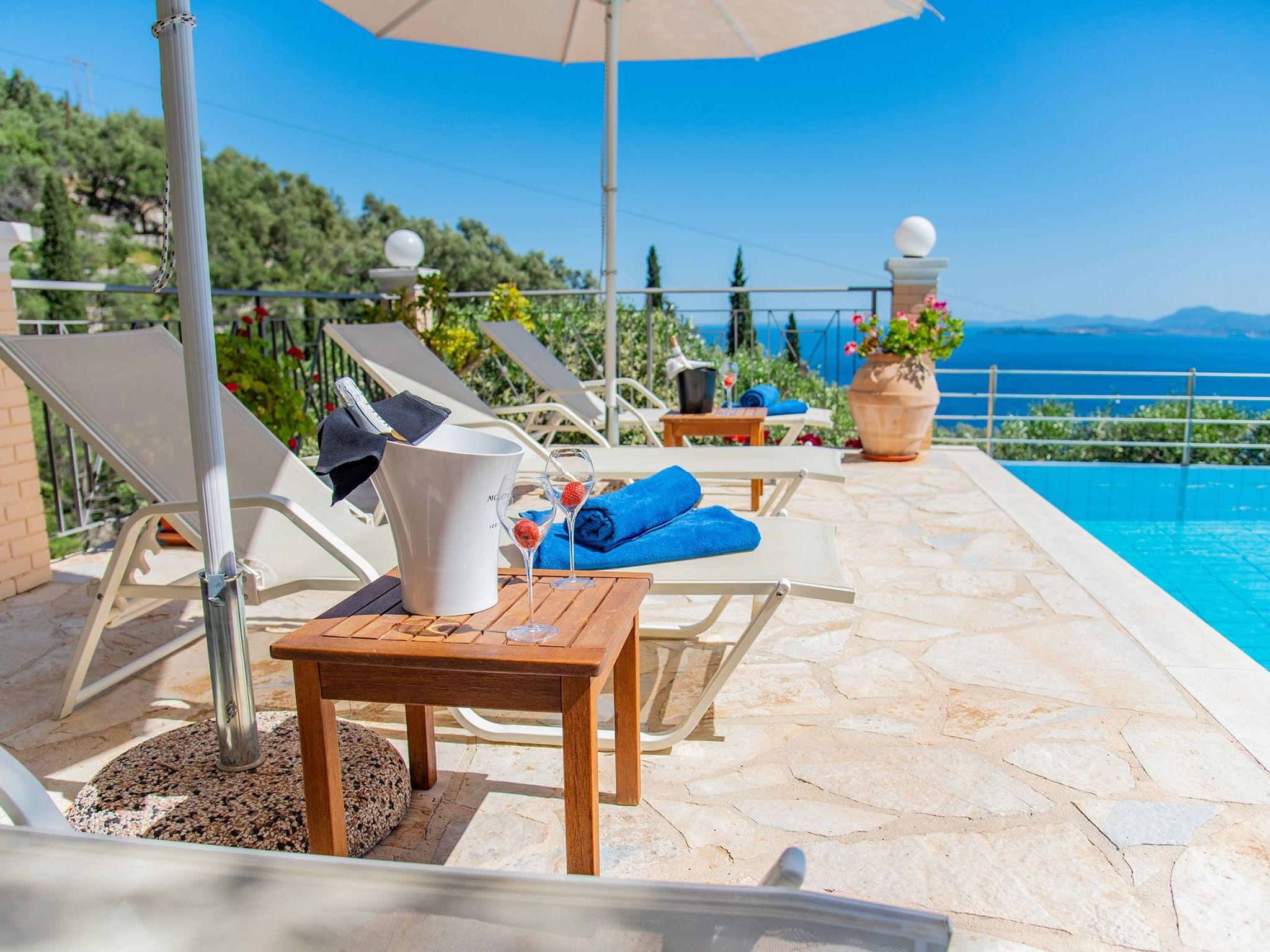 Villa Anthula mit Pool und herrlichem Meerblick-Binnen