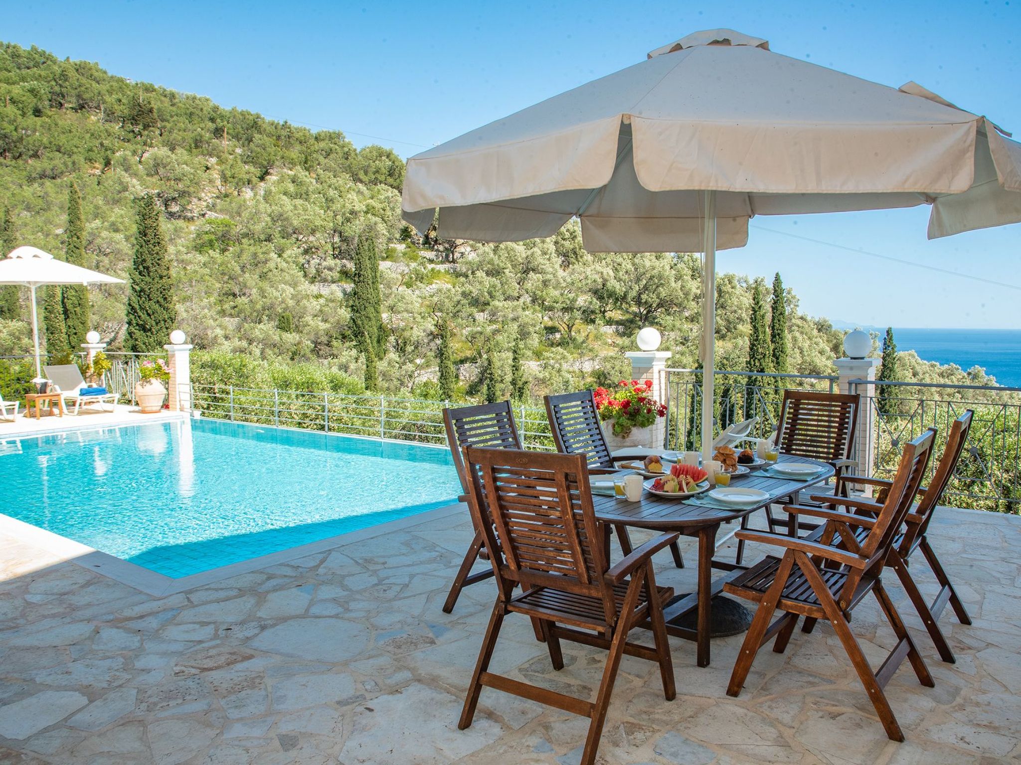 Villa Anthula mit Pool und herrlichem Meerblick-Binnen