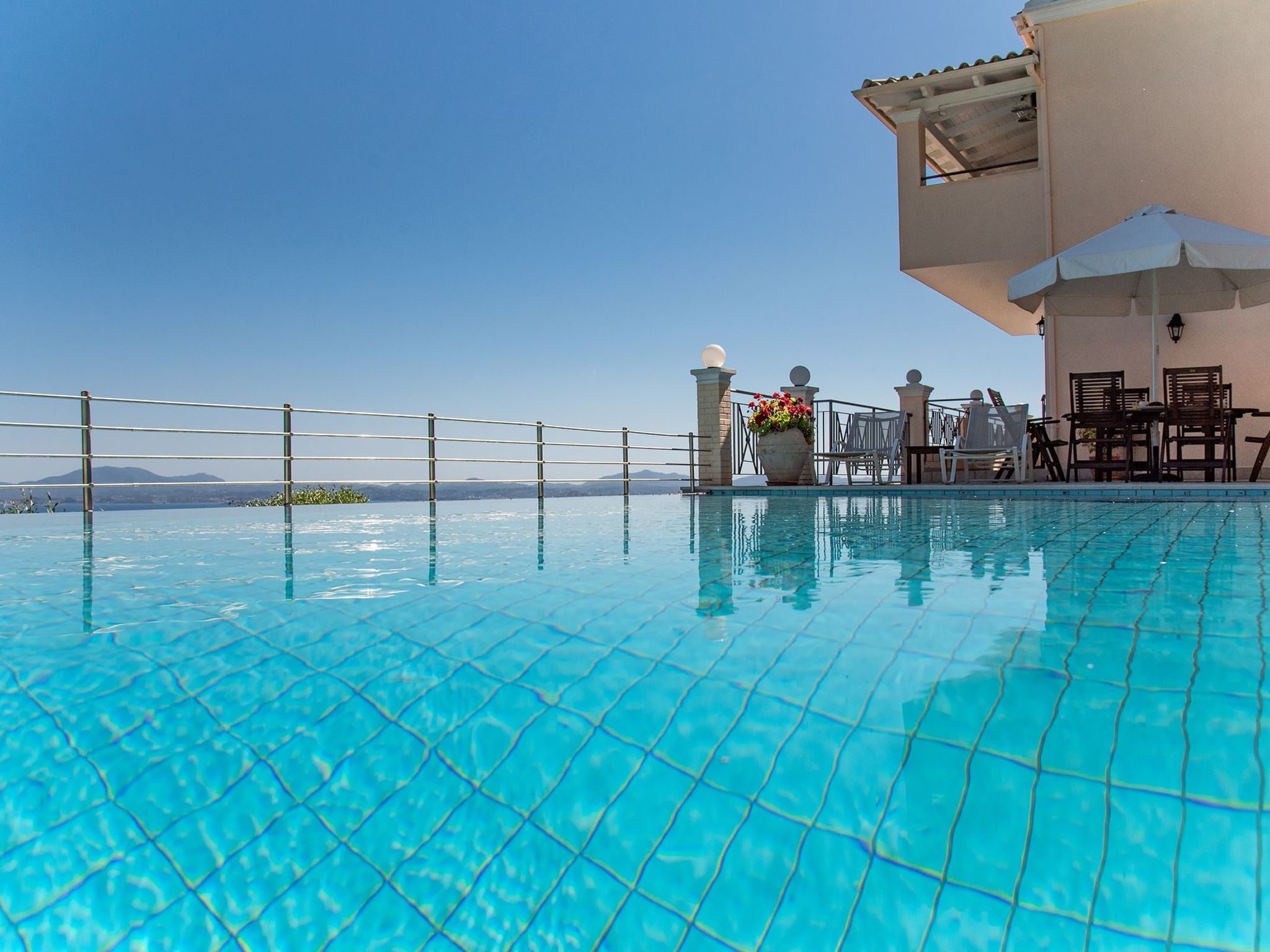 Villa Anthula mit Pool und herrlichem Meerblick-Binnen