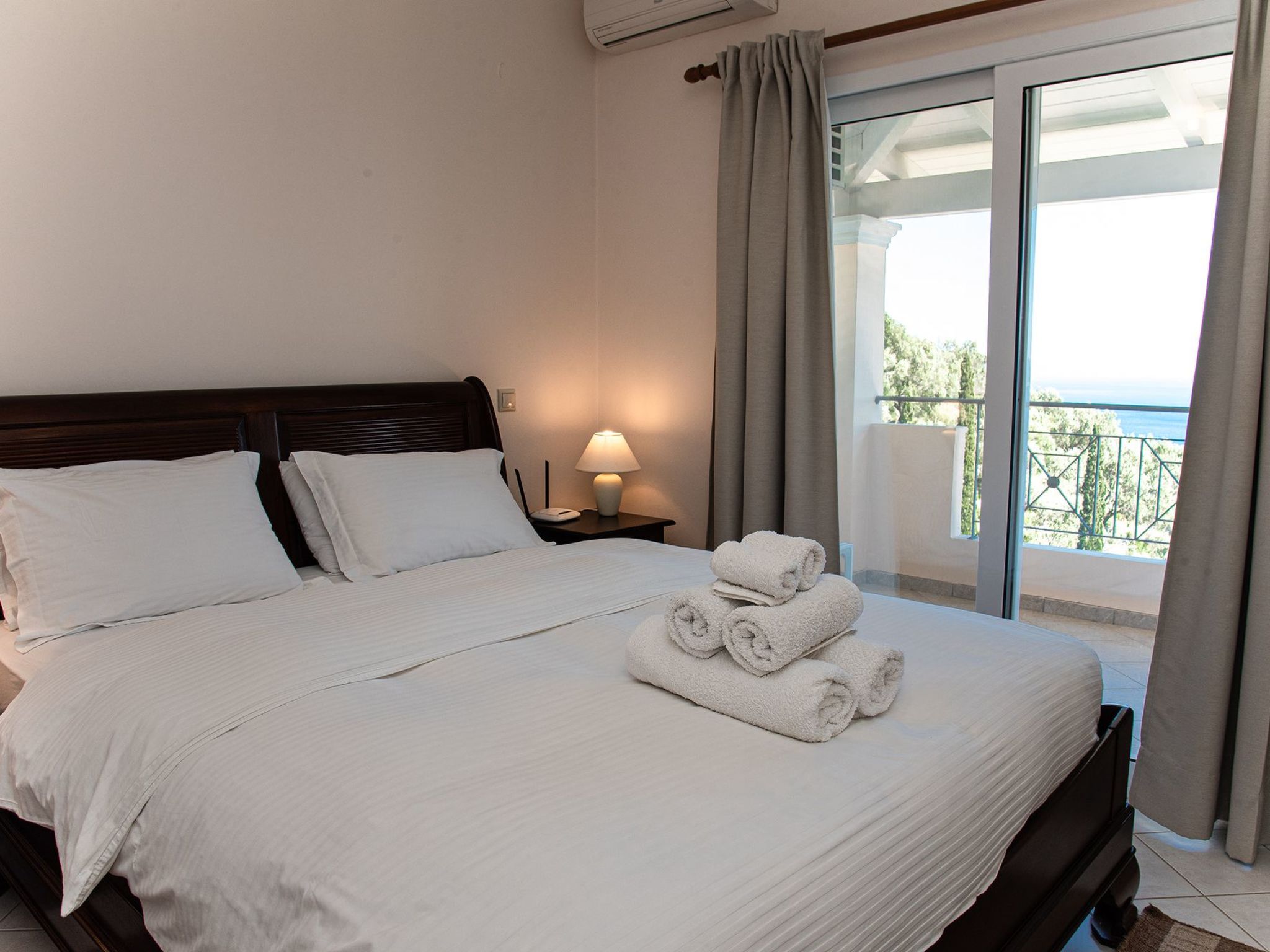 Villa Anthula mit Pool und herrlichem Meerblick-Binnen