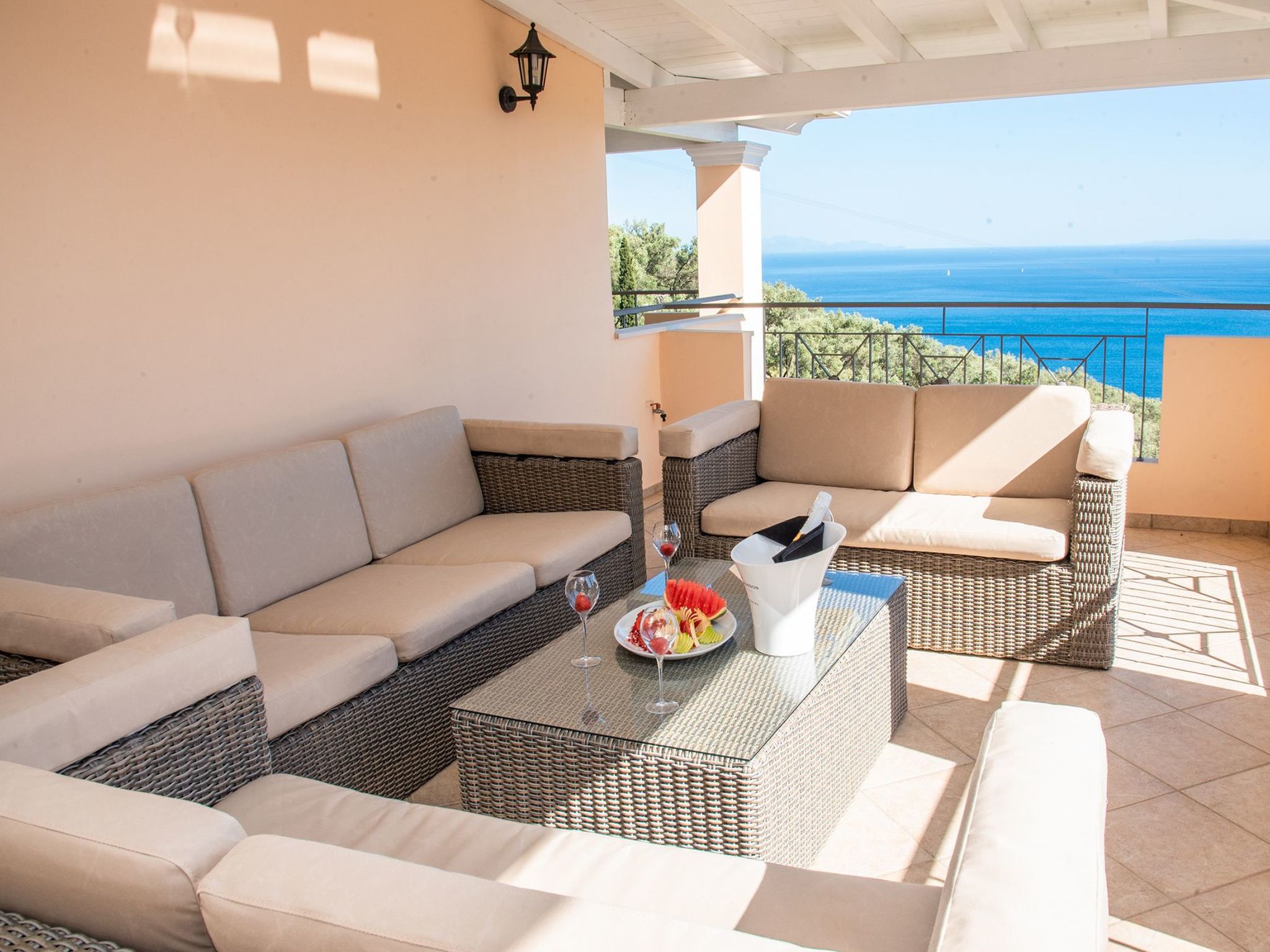 Villa Anthula mit Pool und herrlichem Meerblick-Binnen