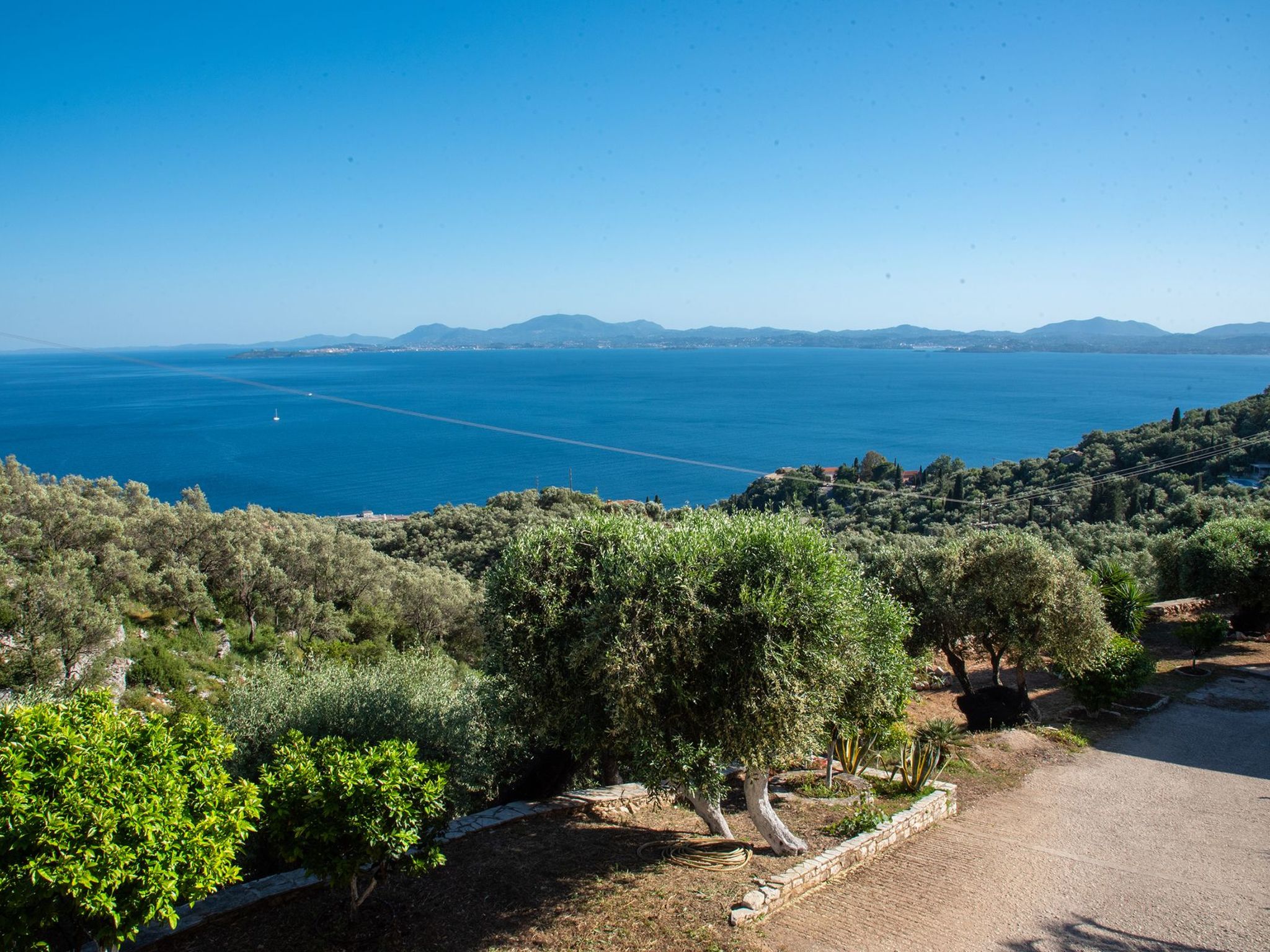 Villa Anthula mit Pool und herrlichem Meerblick-Binnen