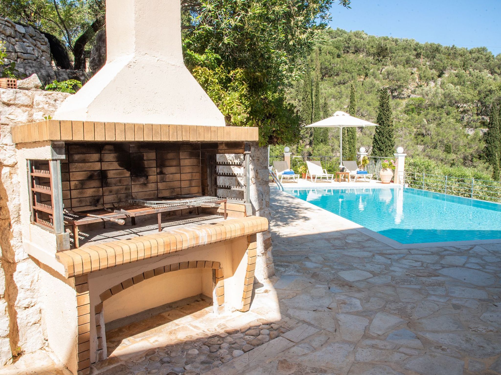 Villa Anthula mit Pool und herrlichem Meerblick-Binnen