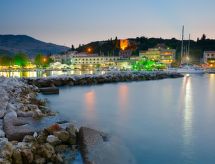 Stilvolle Wohnung im ersten Stock Wave Okto in Kassiopi