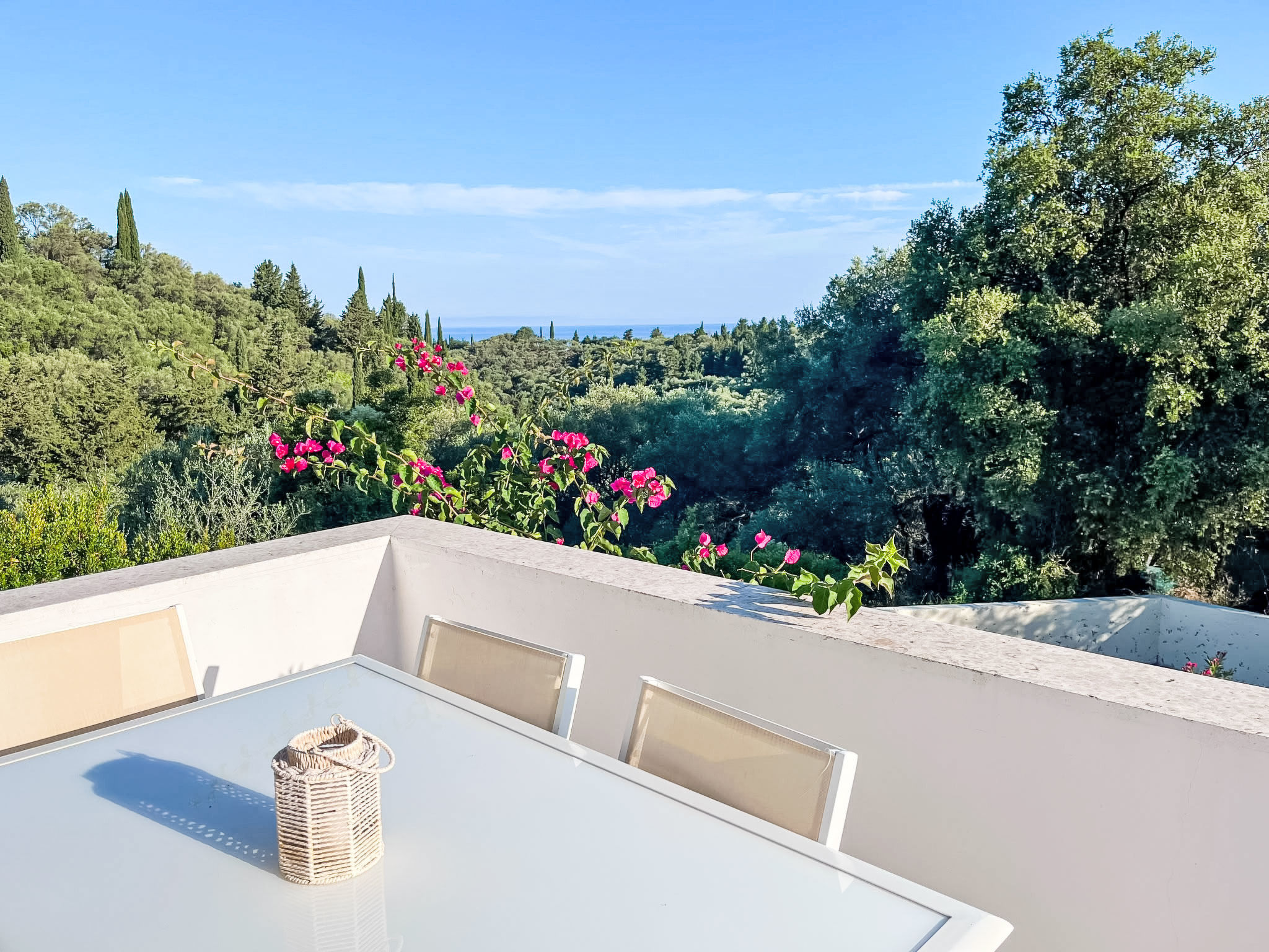 Ferienvilla mit Garten, Grill und Terrasse - Buiten