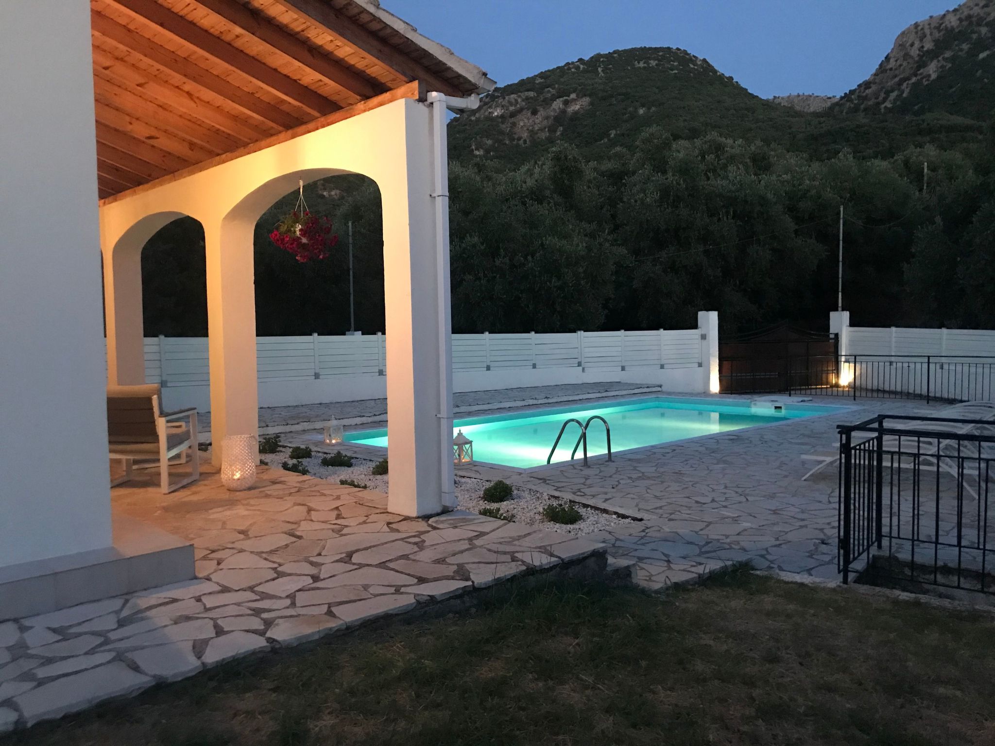 Ferienvilla mit Garten, Grill und Terrasse