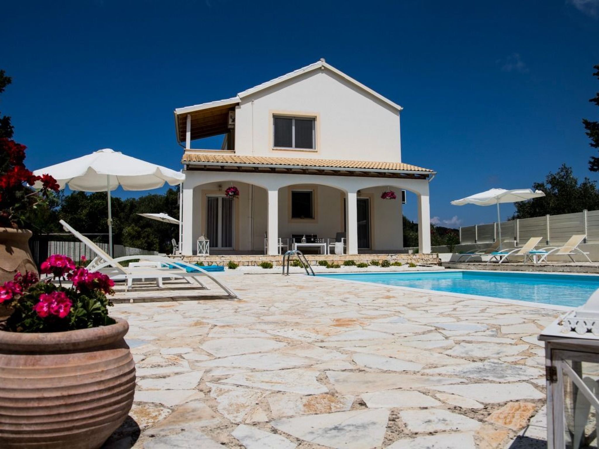 Ferienvilla mit Garten, Grill und Terrasse