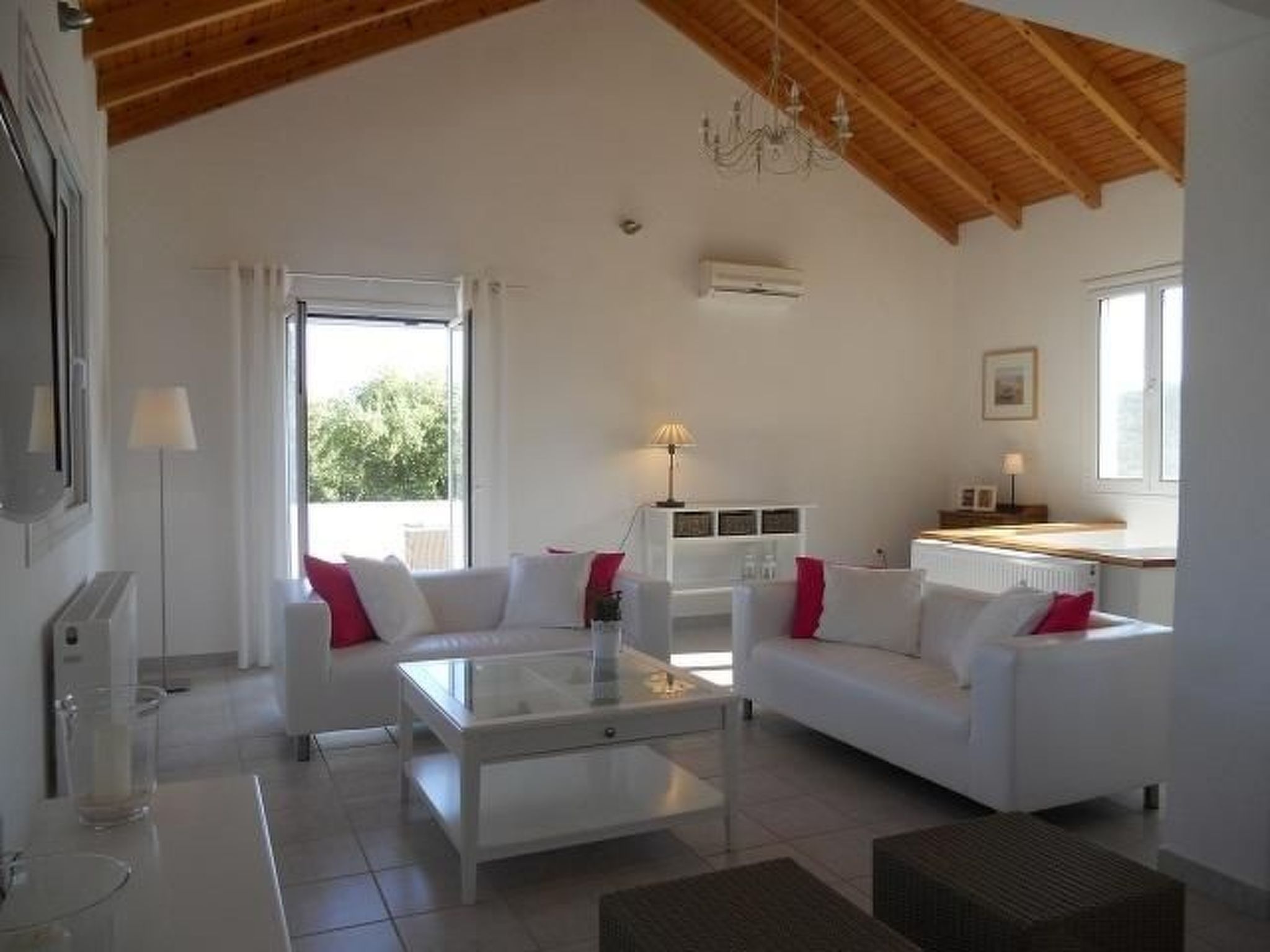 Ferienvilla mit Garten, Grill und Terrasse