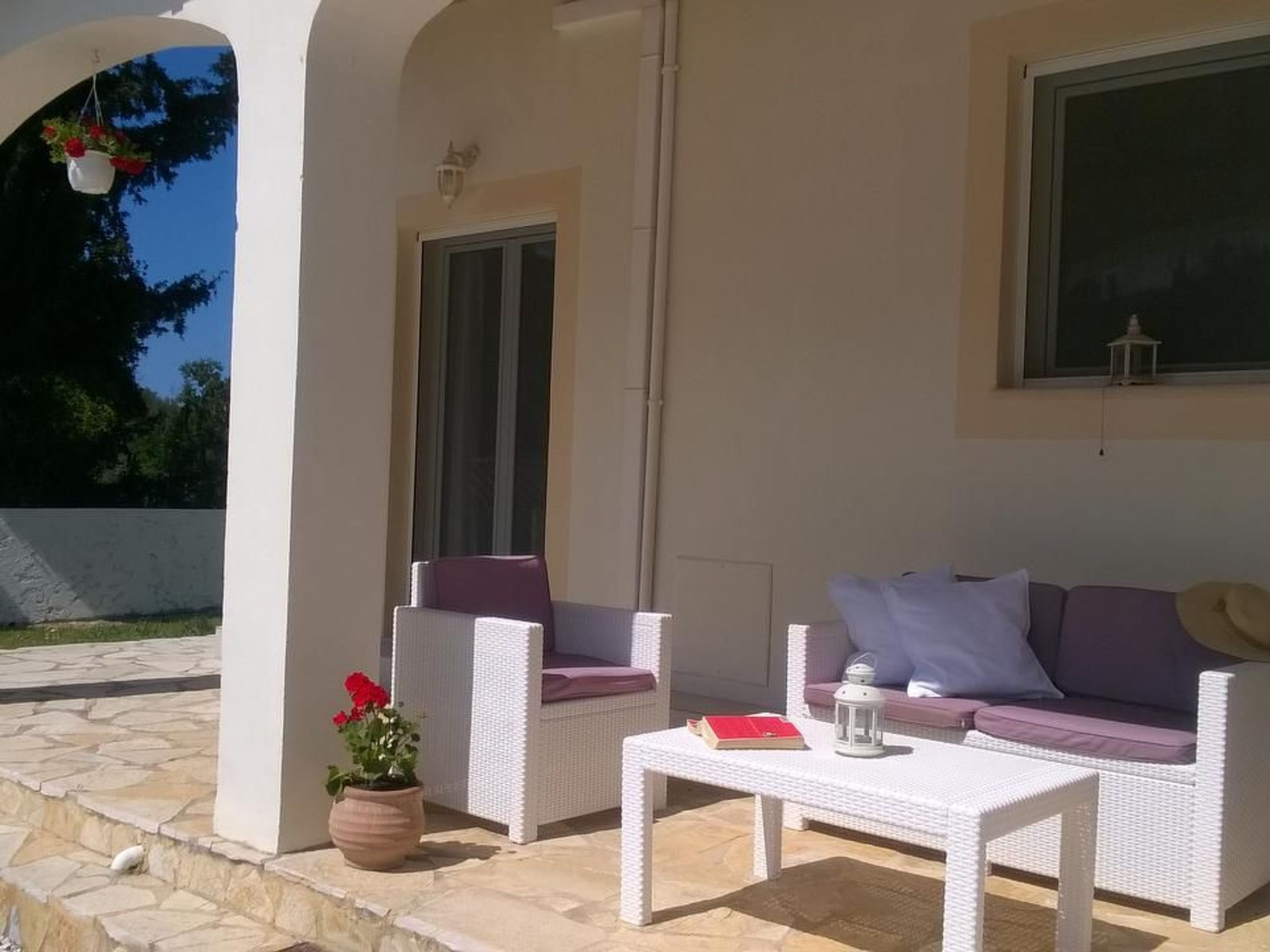 Ferienvilla mit Garten, Grill und Terrasse-Drinnen