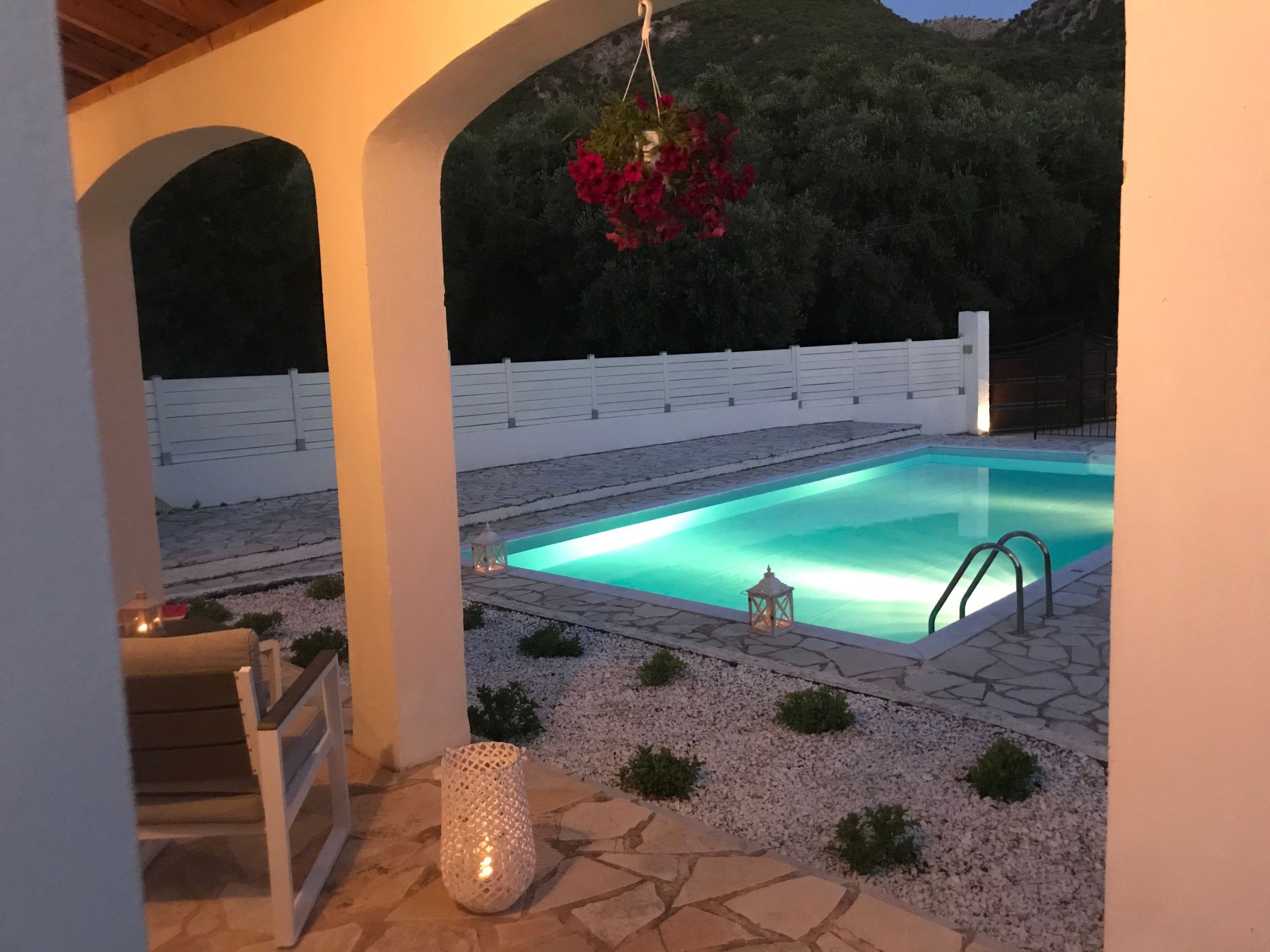 Ferienvilla mit Garten, Grill und Terrasse-Draußen