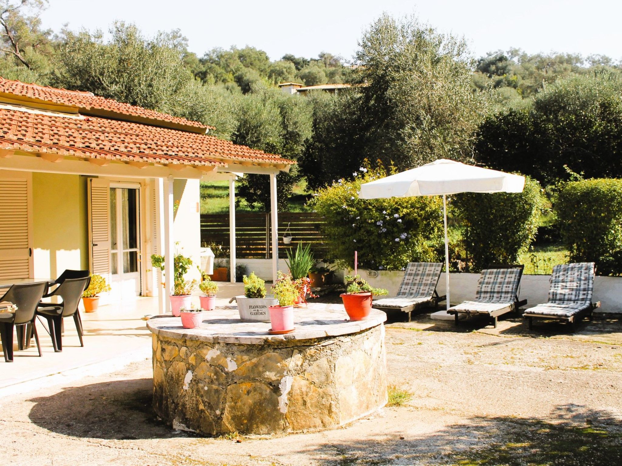 Amalia Dia is a two-bedroom apartment located within walking distance from Agios Spyridon N/E Beach and the Nature Reserve of Antinioti Lake, close to Perithia Corfu, and only five minutes by car from..