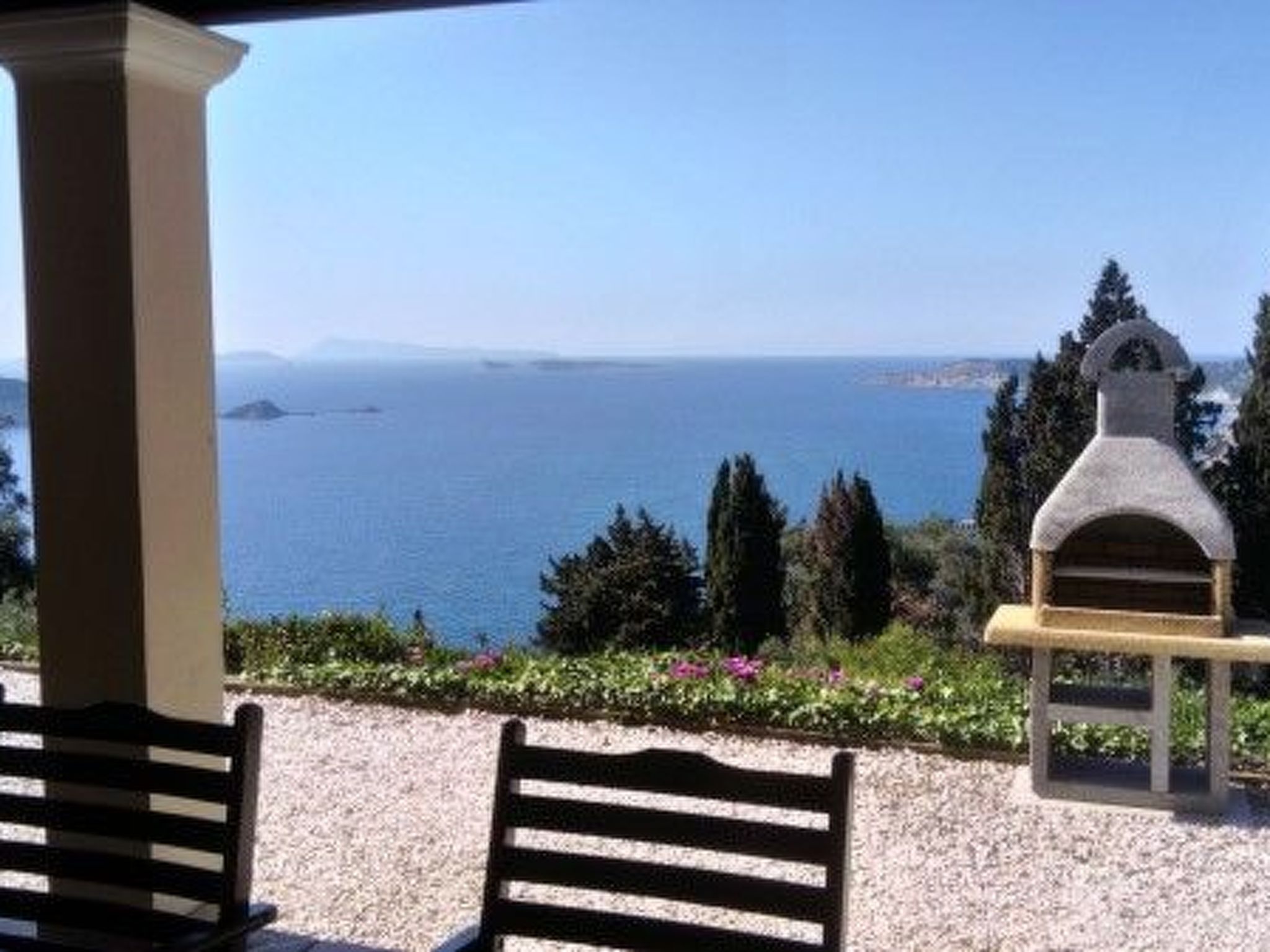 Ferienvilla mit Blick auf das Wasser-Draußen