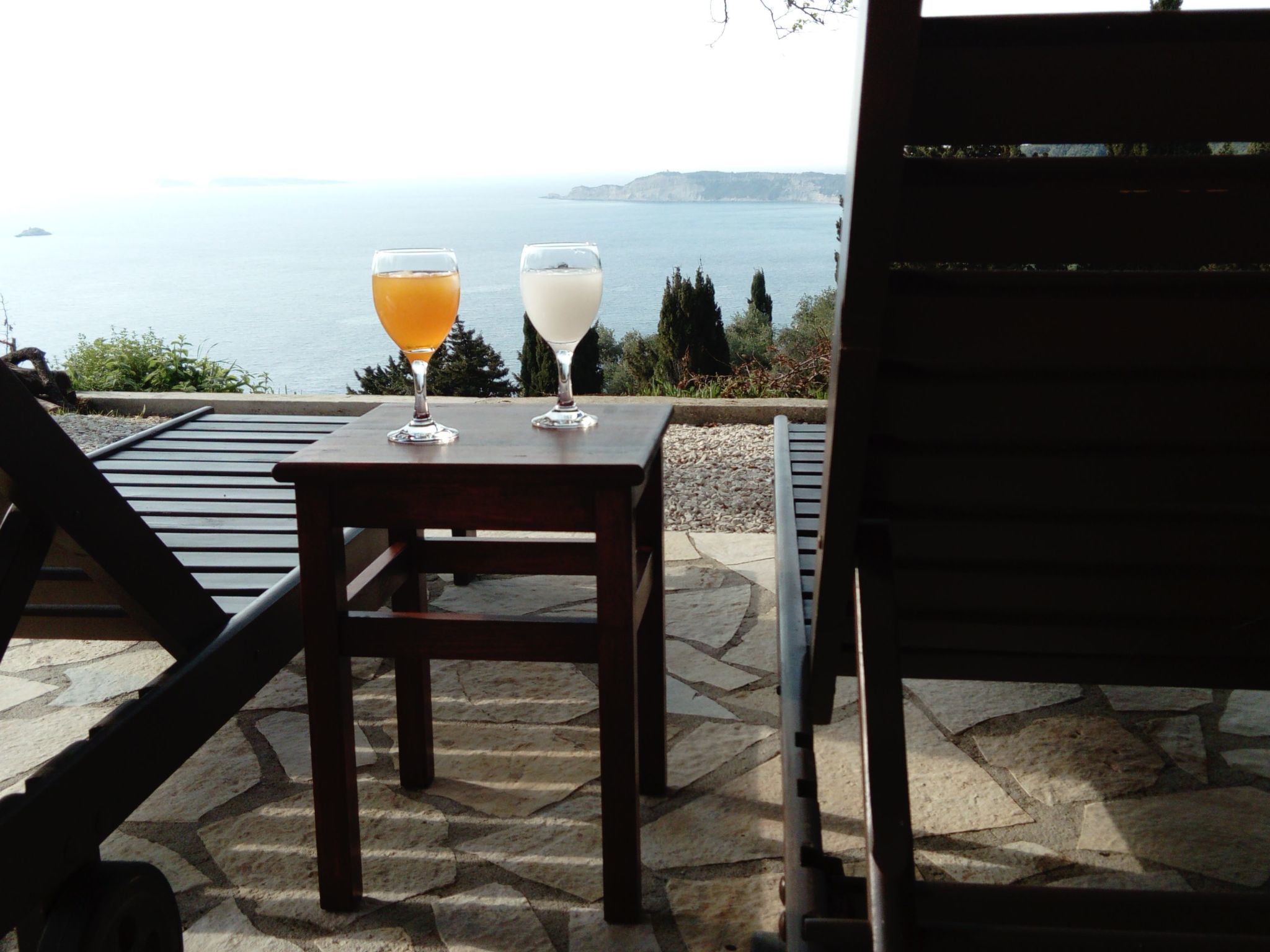 Ferienvilla mit Blick auf das Wasser-Draußen