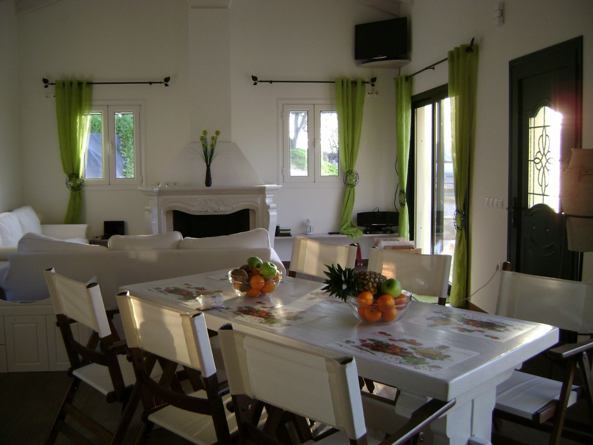 Ferienvilla mit Blick auf das Wasser-Drinnen