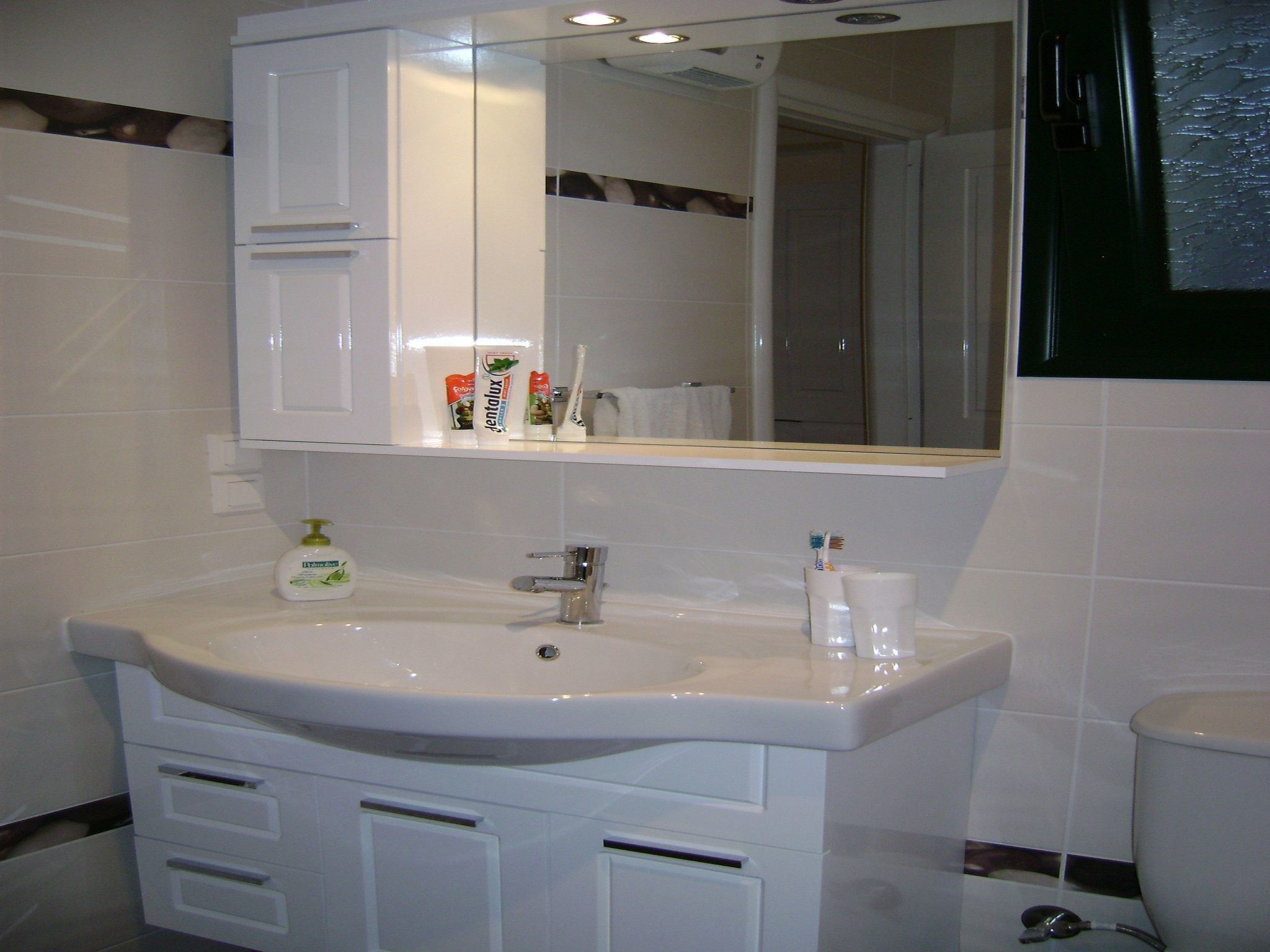 Ferienvilla mit Blick auf das Wasser-Image-tags.info