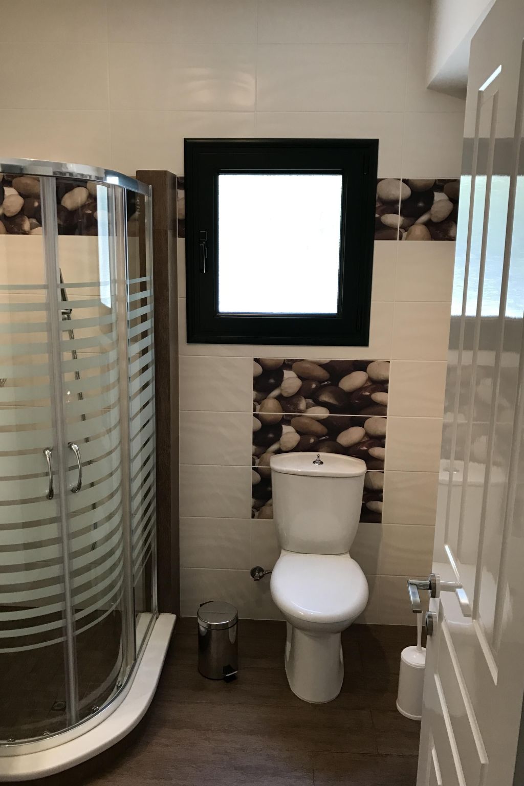 Ferienvilla mit Blick auf das Wasser-Drinnen