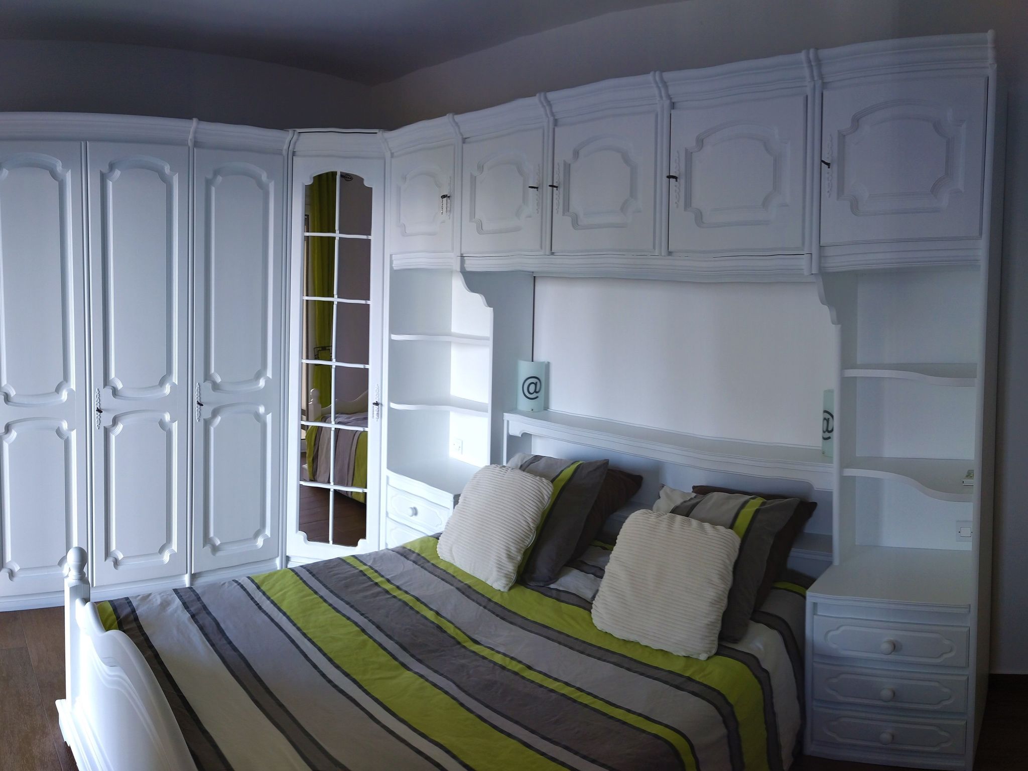 Ferienvilla mit Blick auf das Wasser-Drinnen