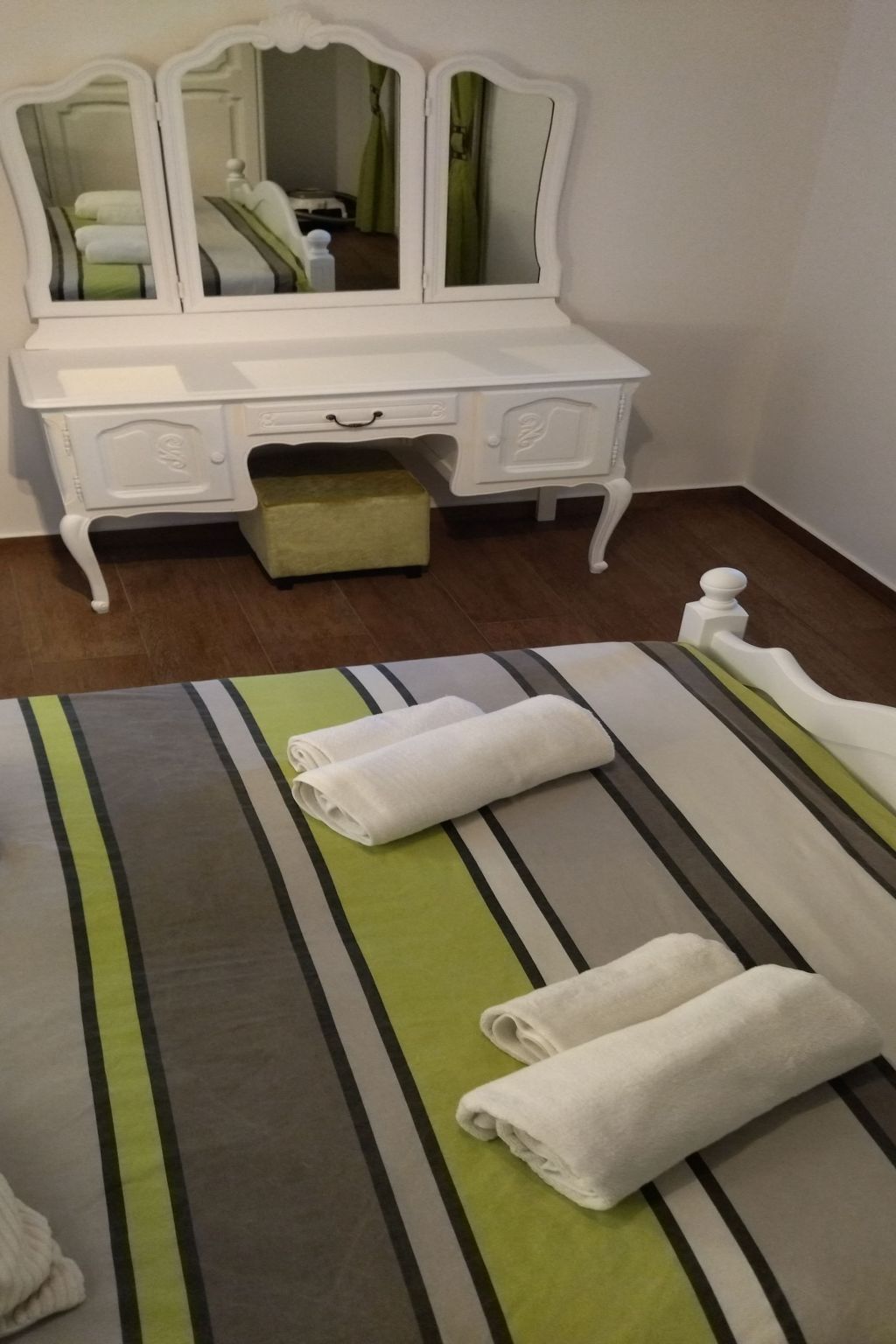 Ferienvilla mit Blick auf das Wasser-Drinnen