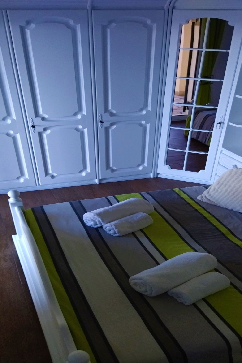 Ferienvilla mit Blick auf das Wasser-Drinnen