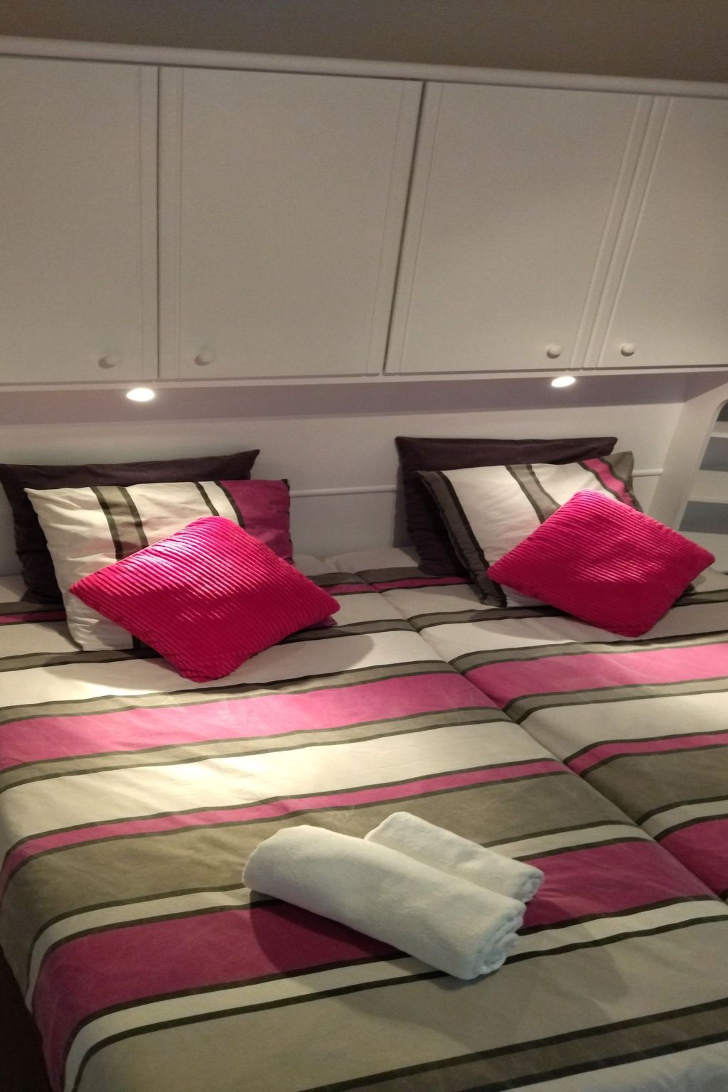 Ferienvilla mit Blick auf das Wasser-Drinnen