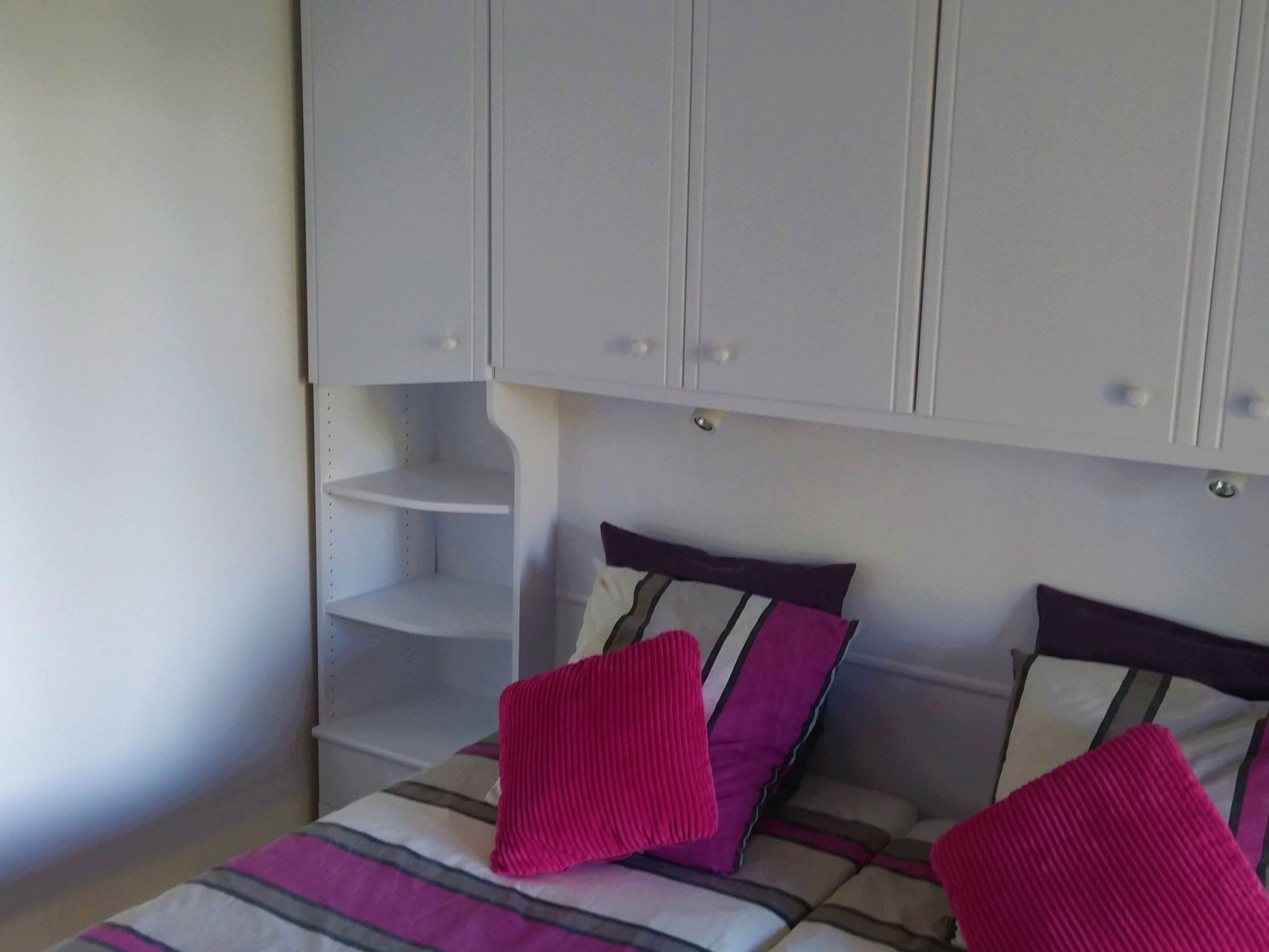 Ferienvilla mit Blick auf das Wasser-Drinnen