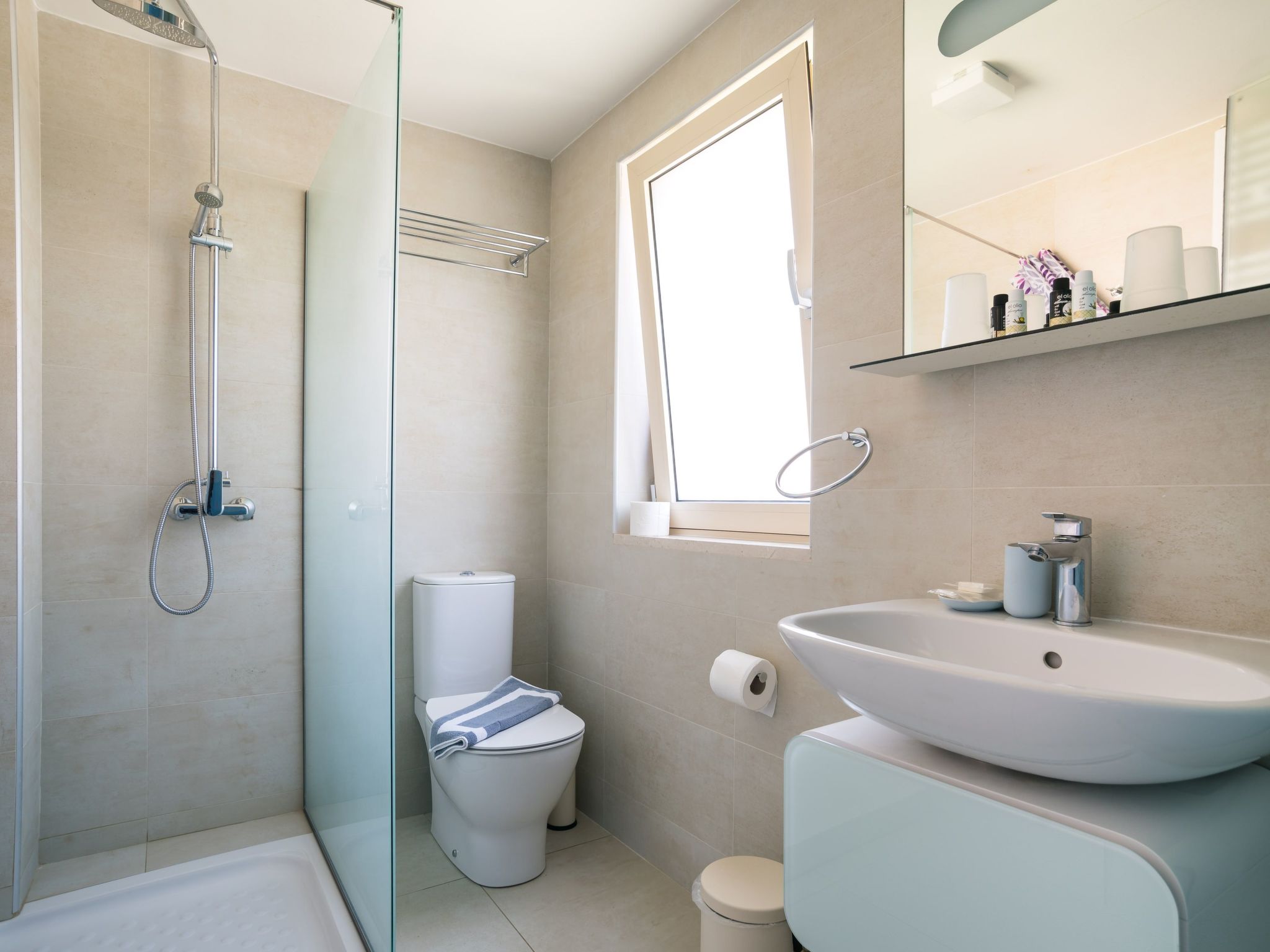 Villa Thalassa mit Schwimmbad und Garten-Binnen