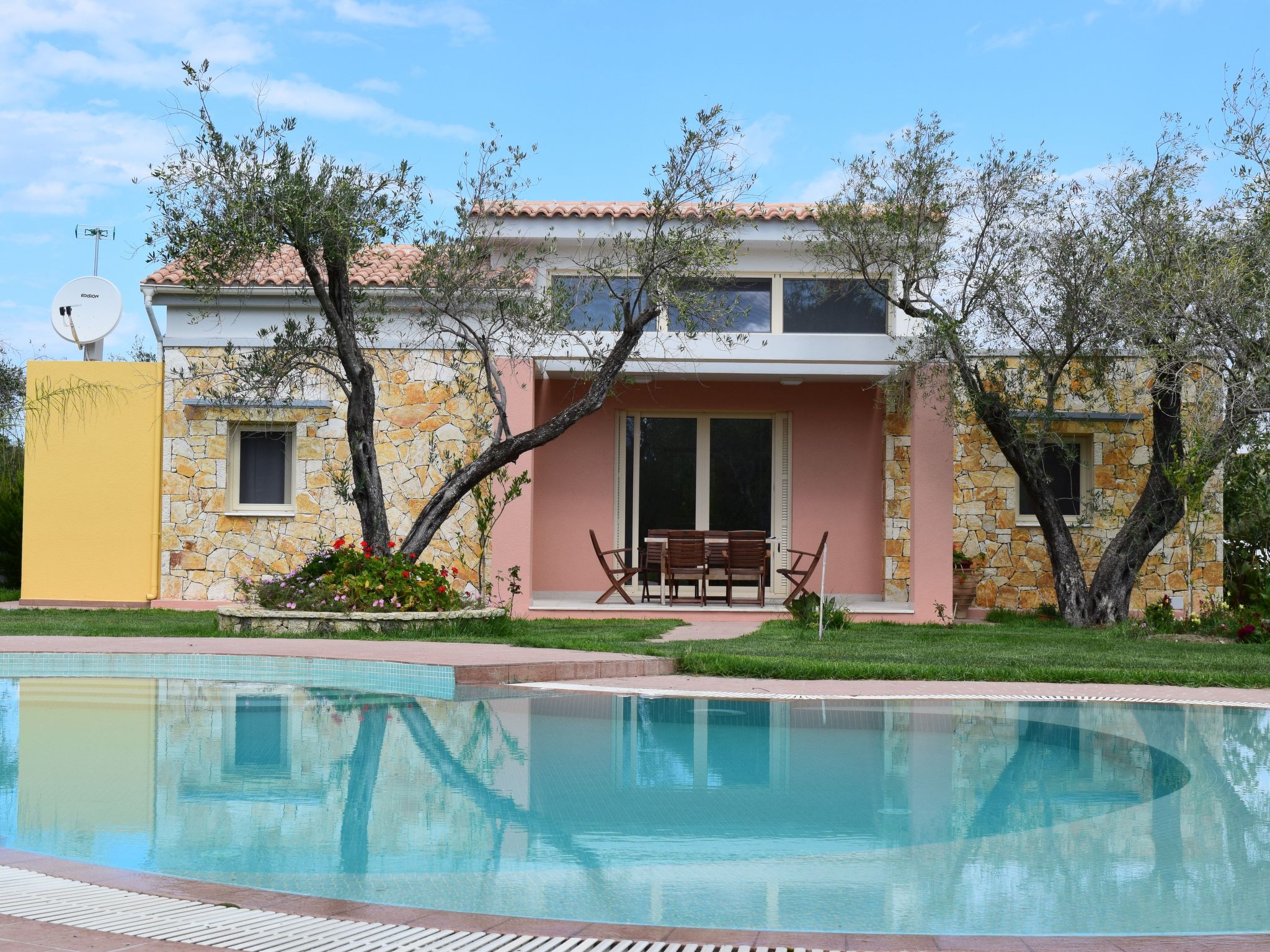 Villa Thalassa mit Schwimmbad und Garten-Binnen