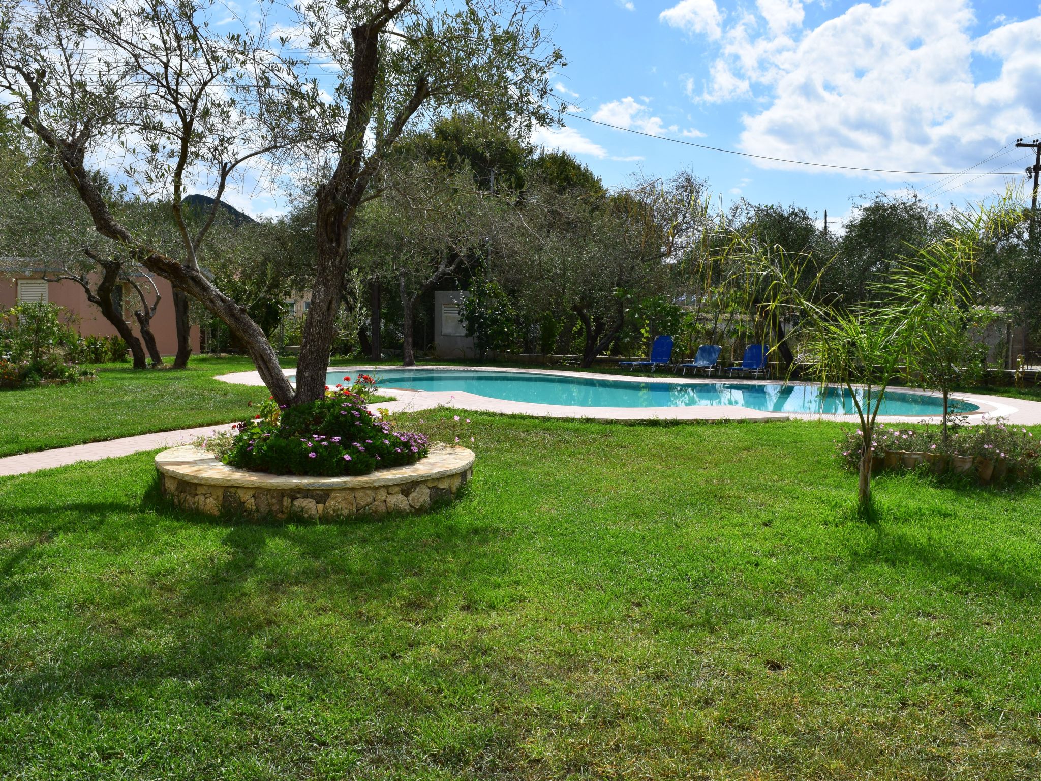 Villa Thalassa mit Schwimmbad und Garten-Binnen