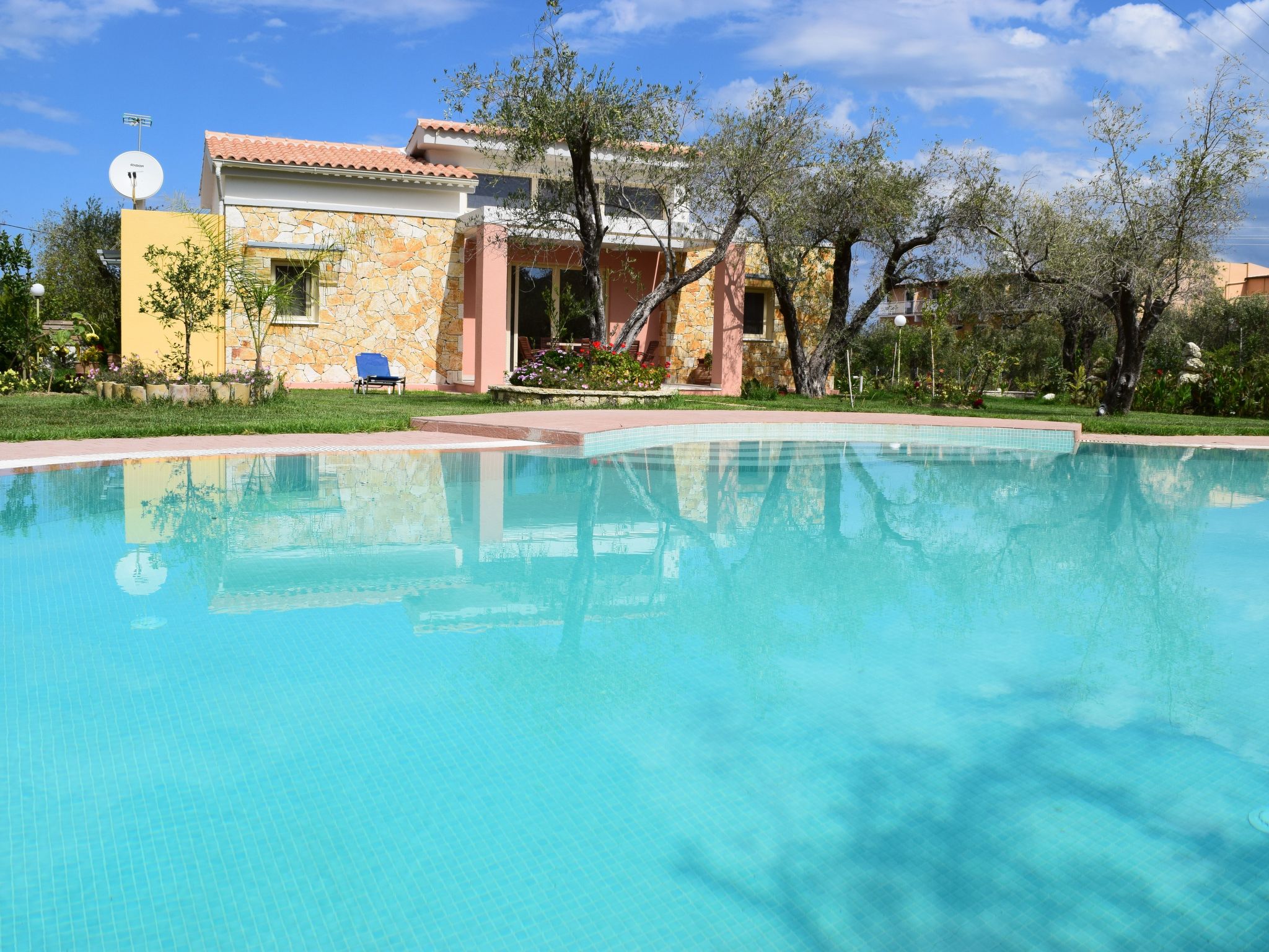 Villa Thalassa mit Schwimmbad und Garten-Binnen