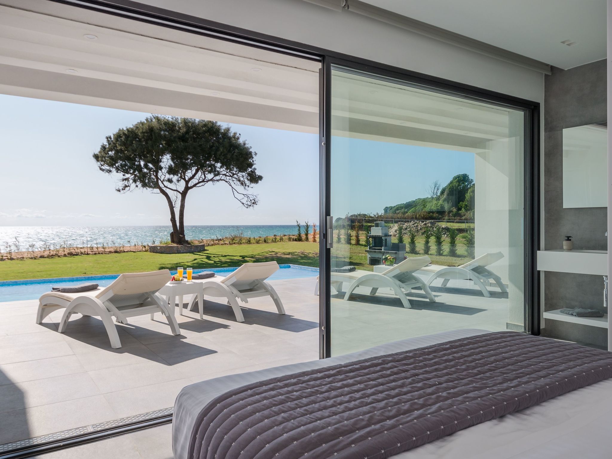 Luxuriöse Villa am Meer mit beheizbarem Pool-Image-tags.info