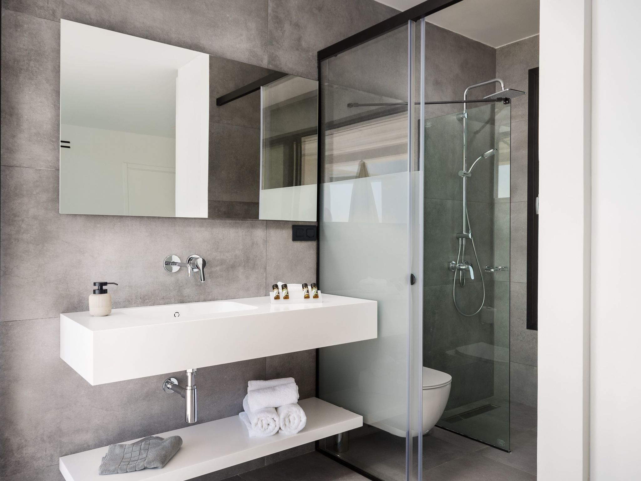 Luxuriöse Villa am Meer mit beheizbarem Pool-Image-tags.info