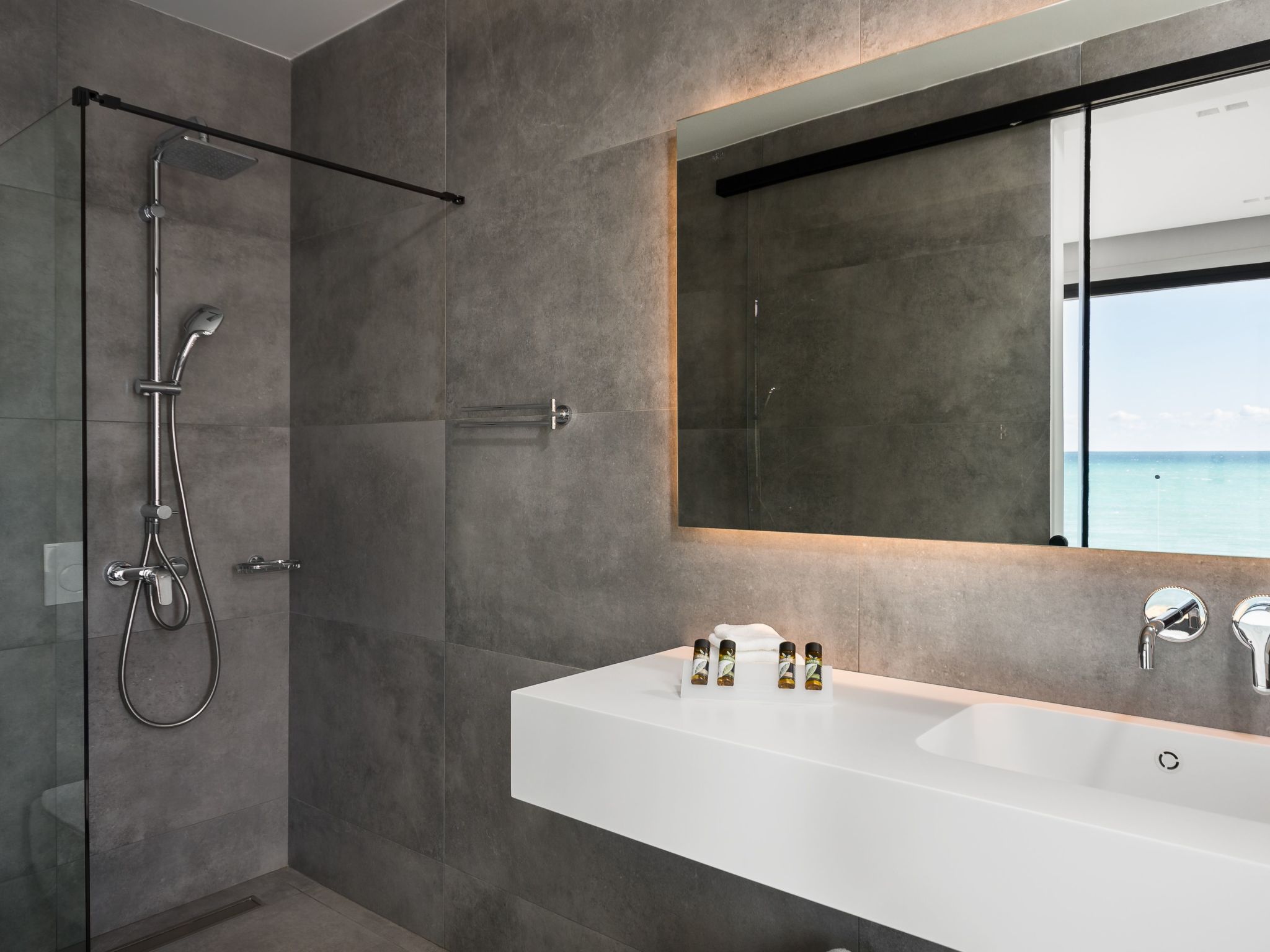 Luxuriöse Villa am Meer mit beheizbarem Pool-Image-tags.info