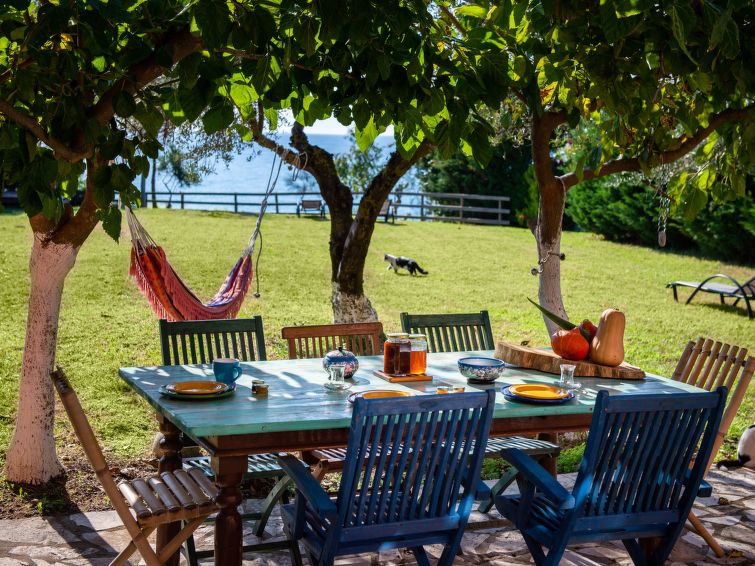 Vakantiehuis met open haard en bergzicht in Agios Mattheos