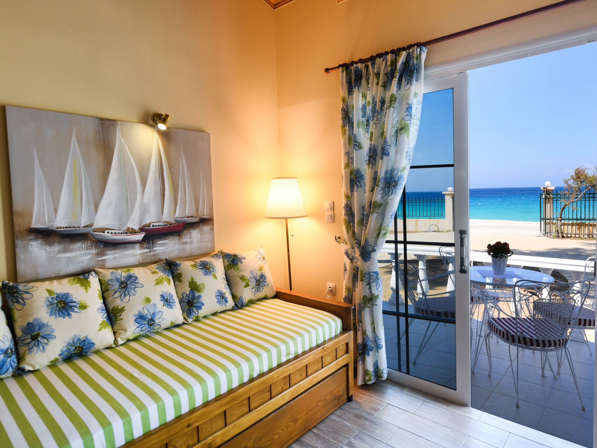 Eine unabhängige, voll ausgestattete Wohnung direkt am Meer.