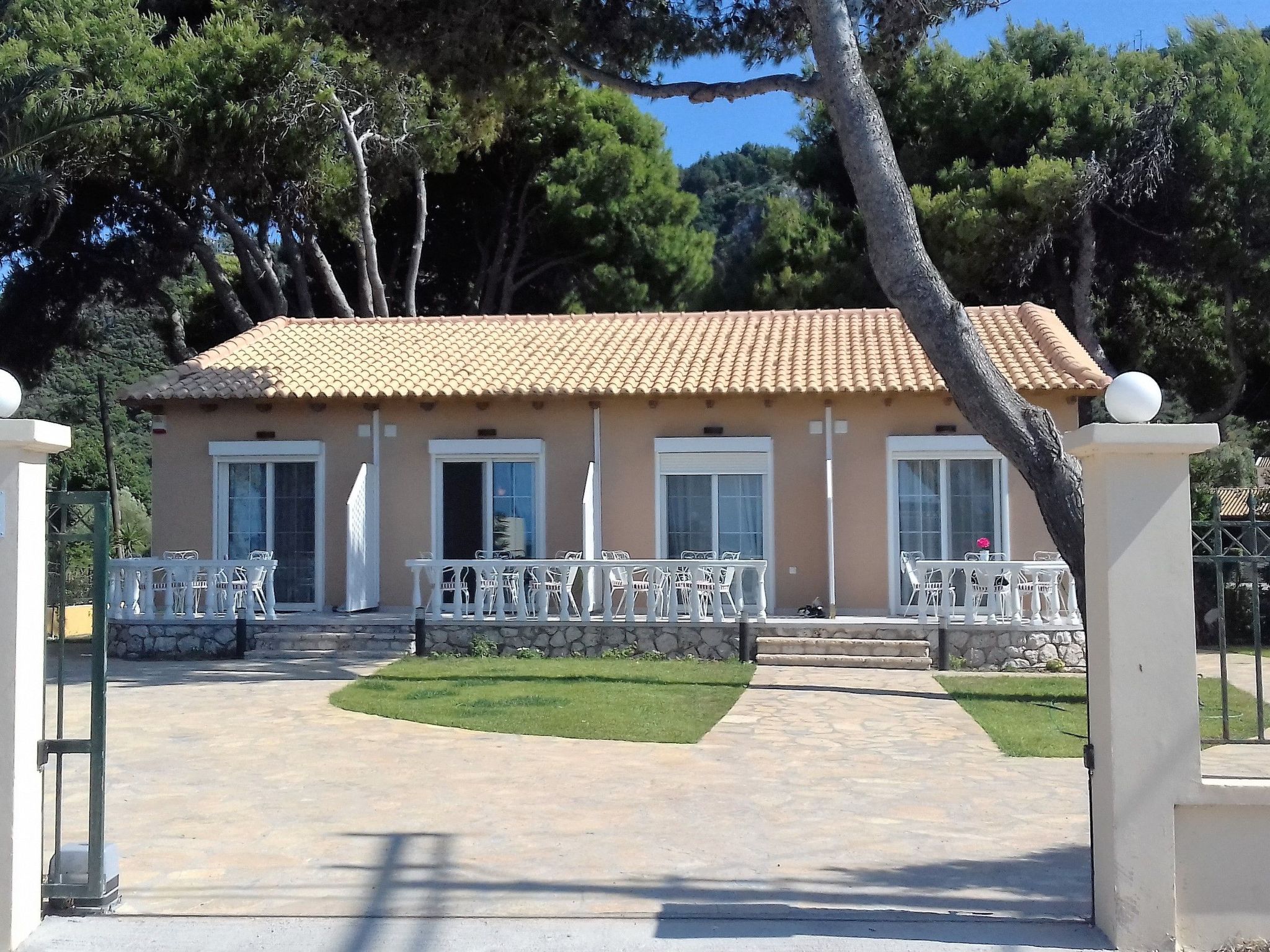 Eine unabhängige, voll ausgestattete Wohnung direkt am Meer.-Image-tags.info