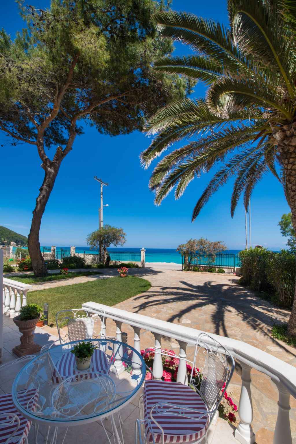 Eine unabhängige, voll ausgestattete Wohnung direkt am Meer.