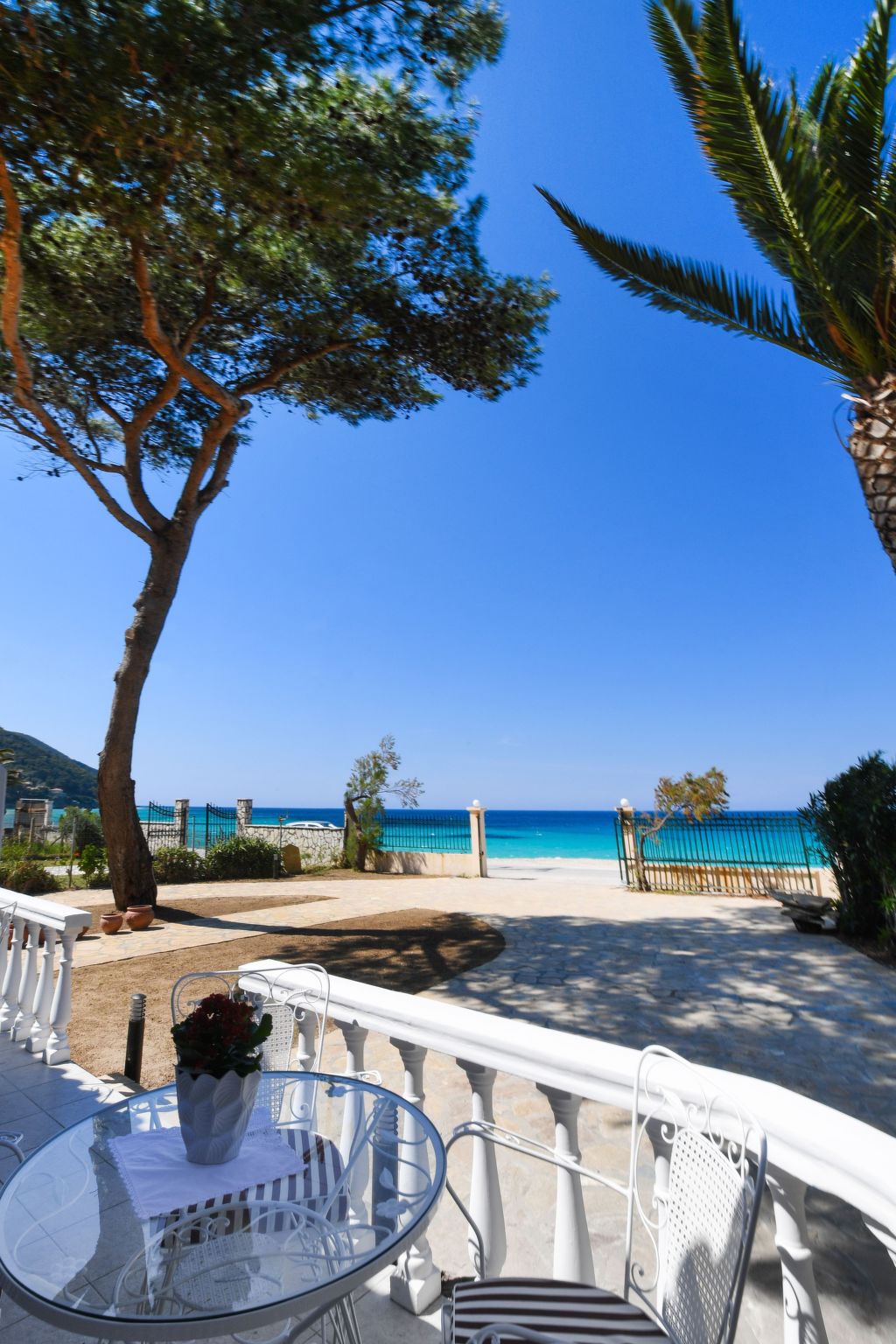 Eine unabhängige, voll ausgestattete Wohnung direkt am Meer.