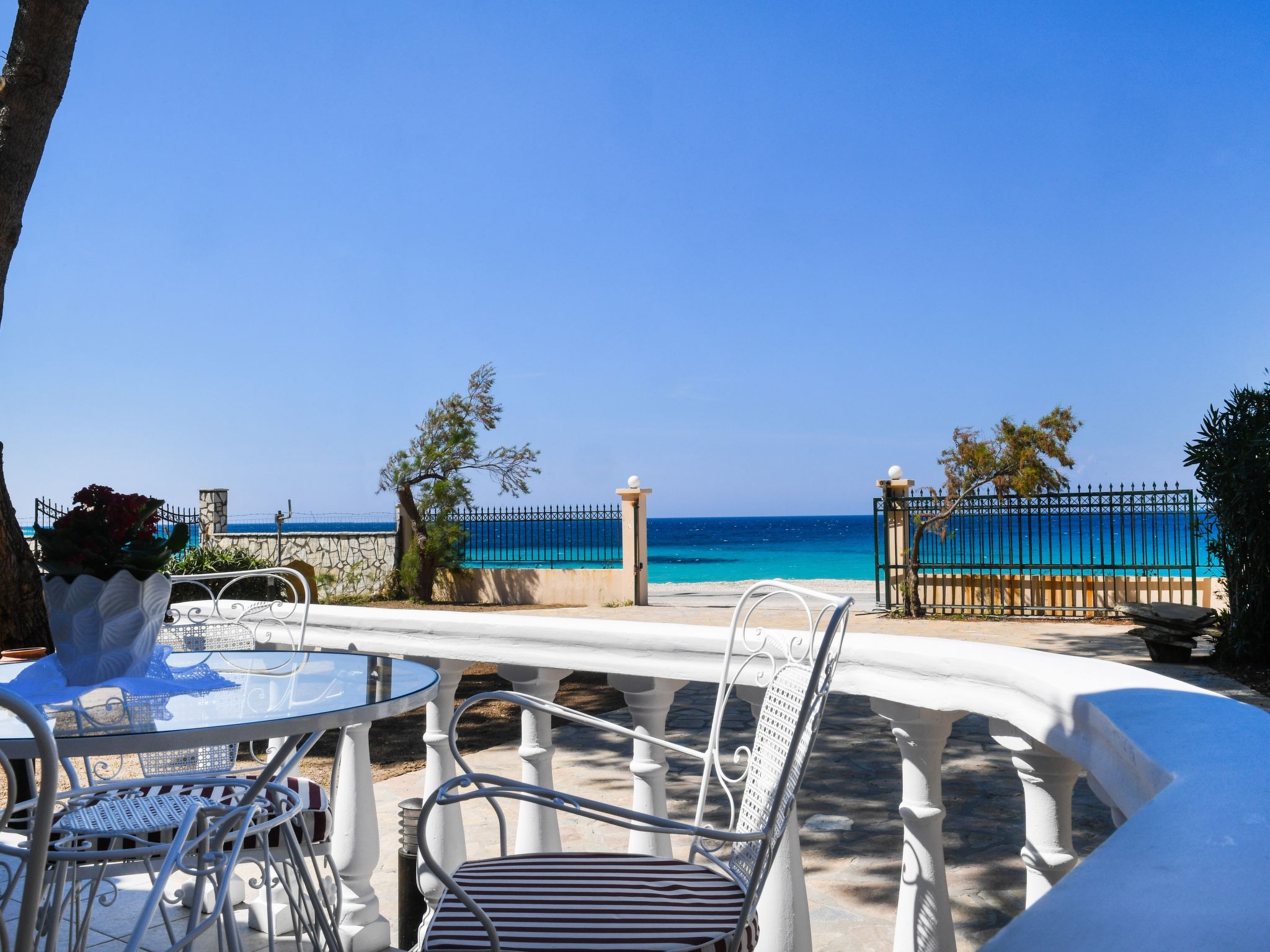 Eine unabhängige, voll ausgestattete Wohnung direkt am Meer.